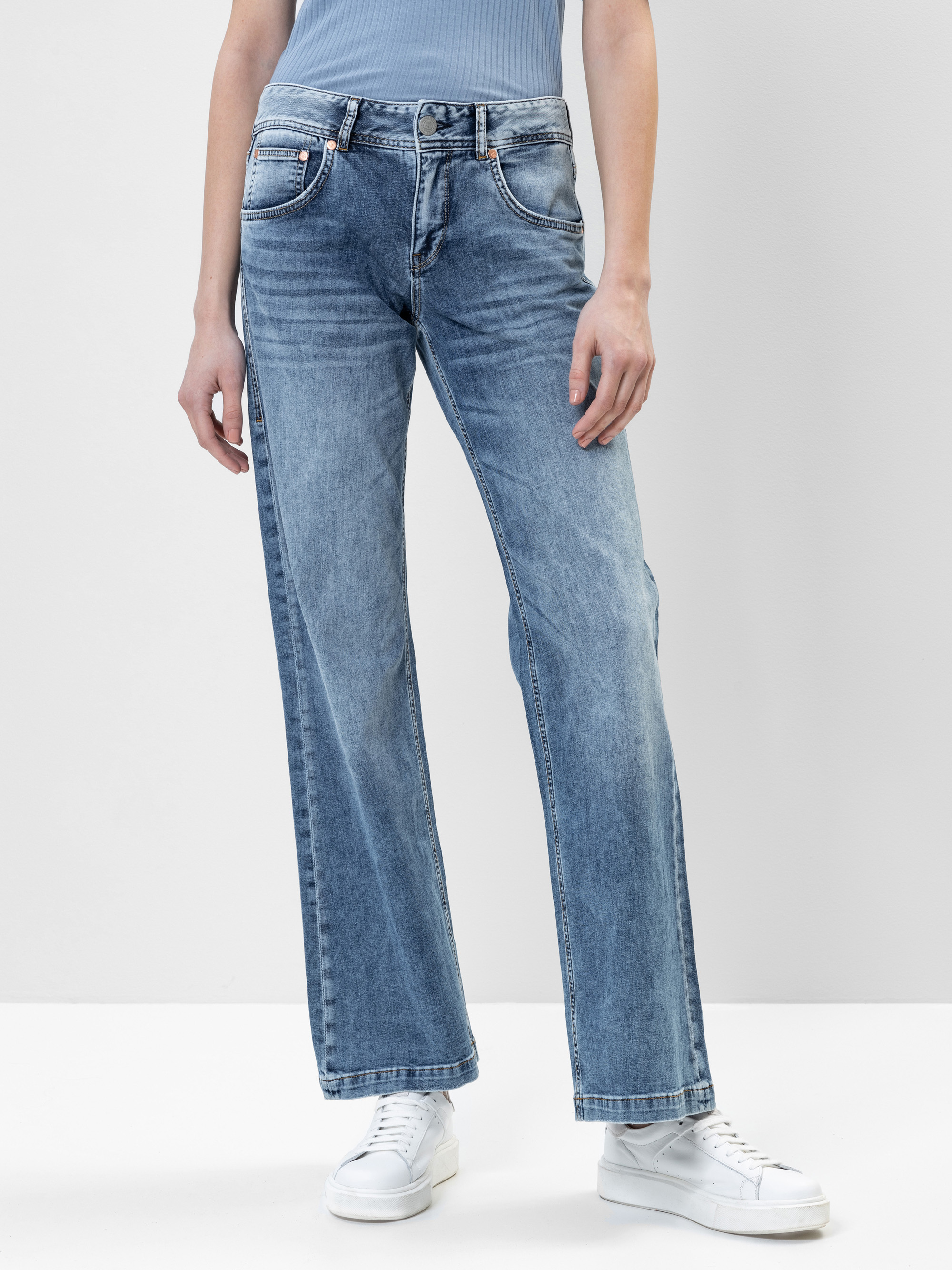 Modell  Edna Flared Jeans