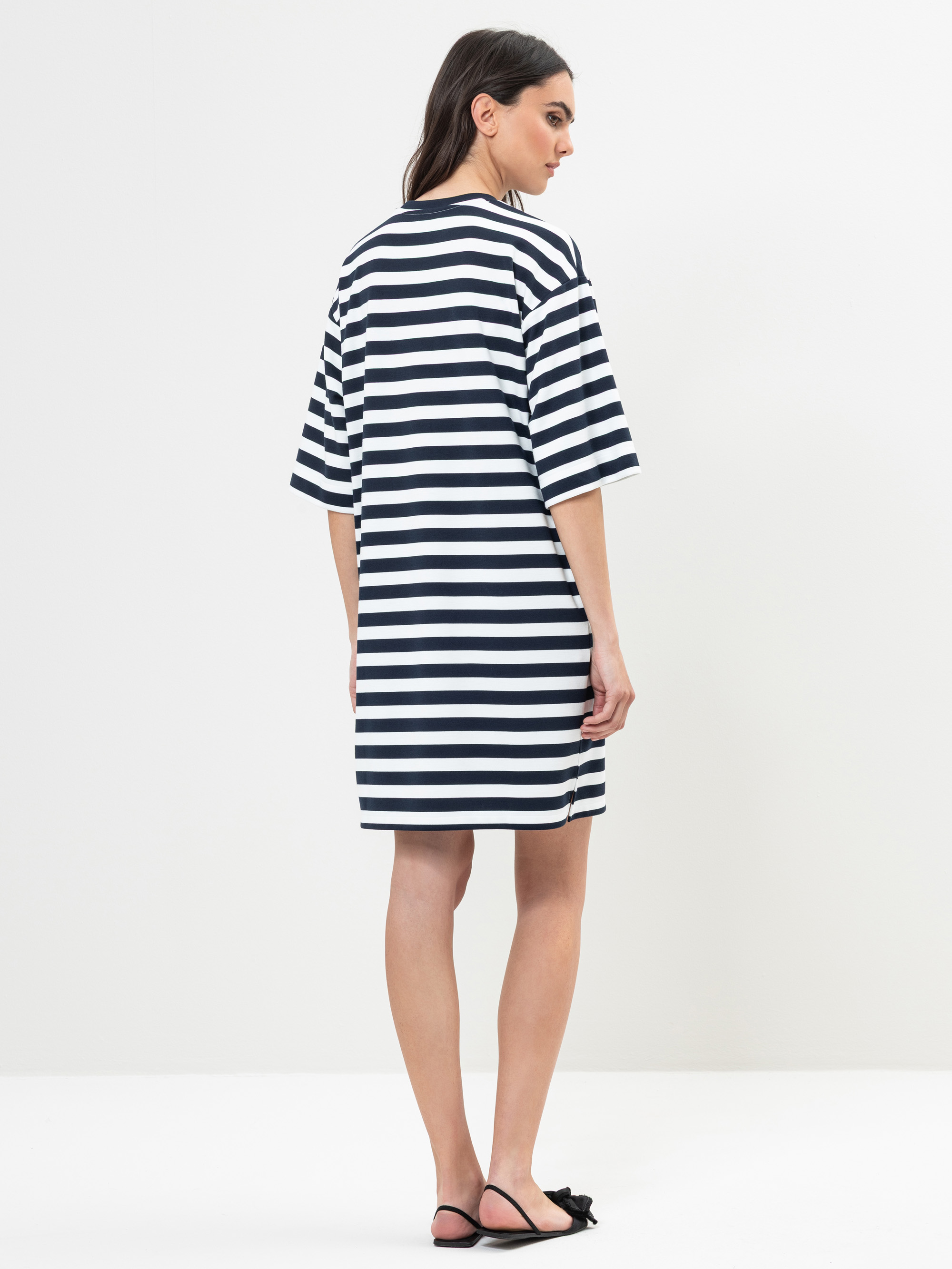 Modell Aarti T-Shirt Kleid