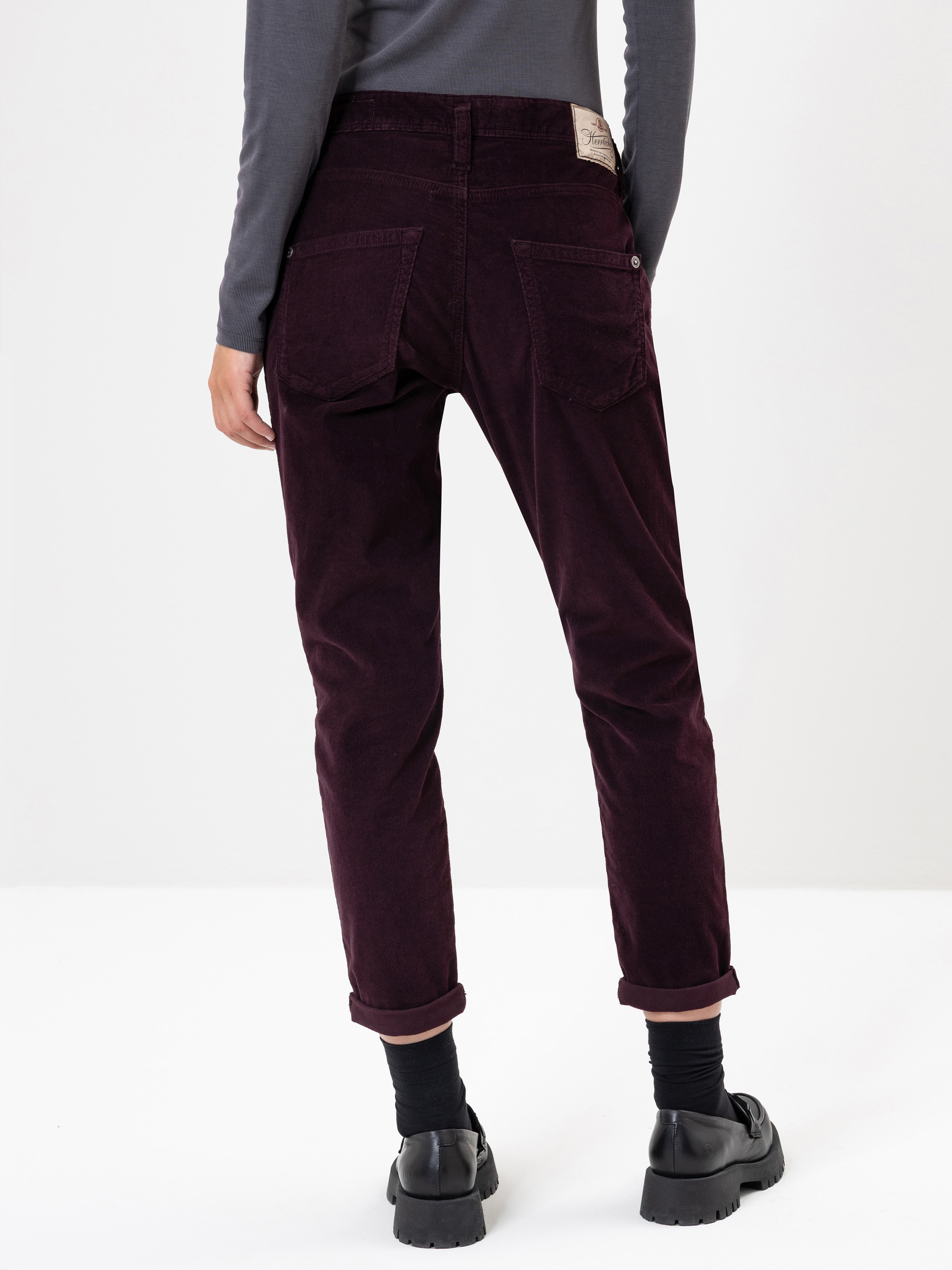 Modell Shyra Cropped Cordhose