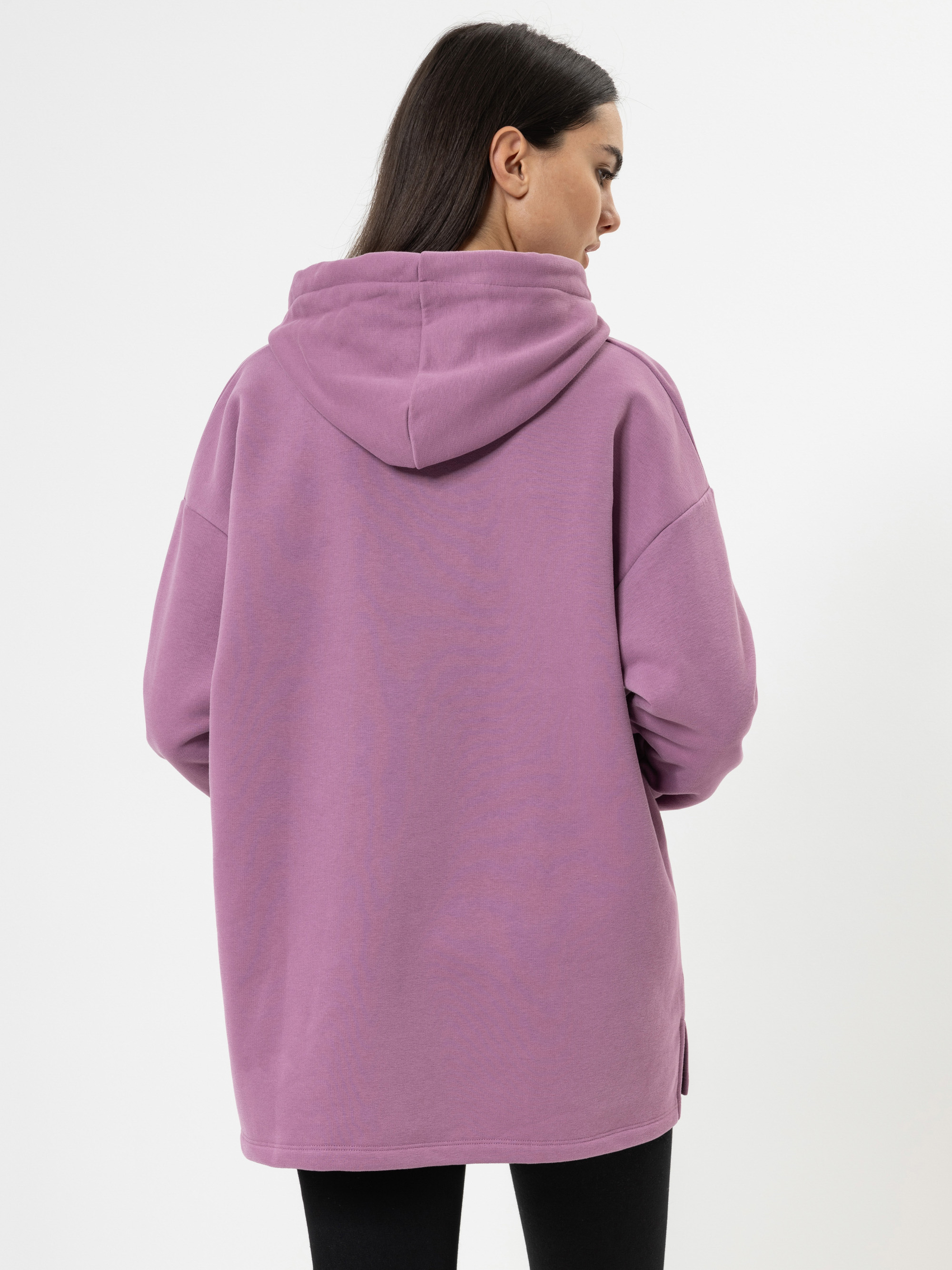 Modell Kelley Hoodie