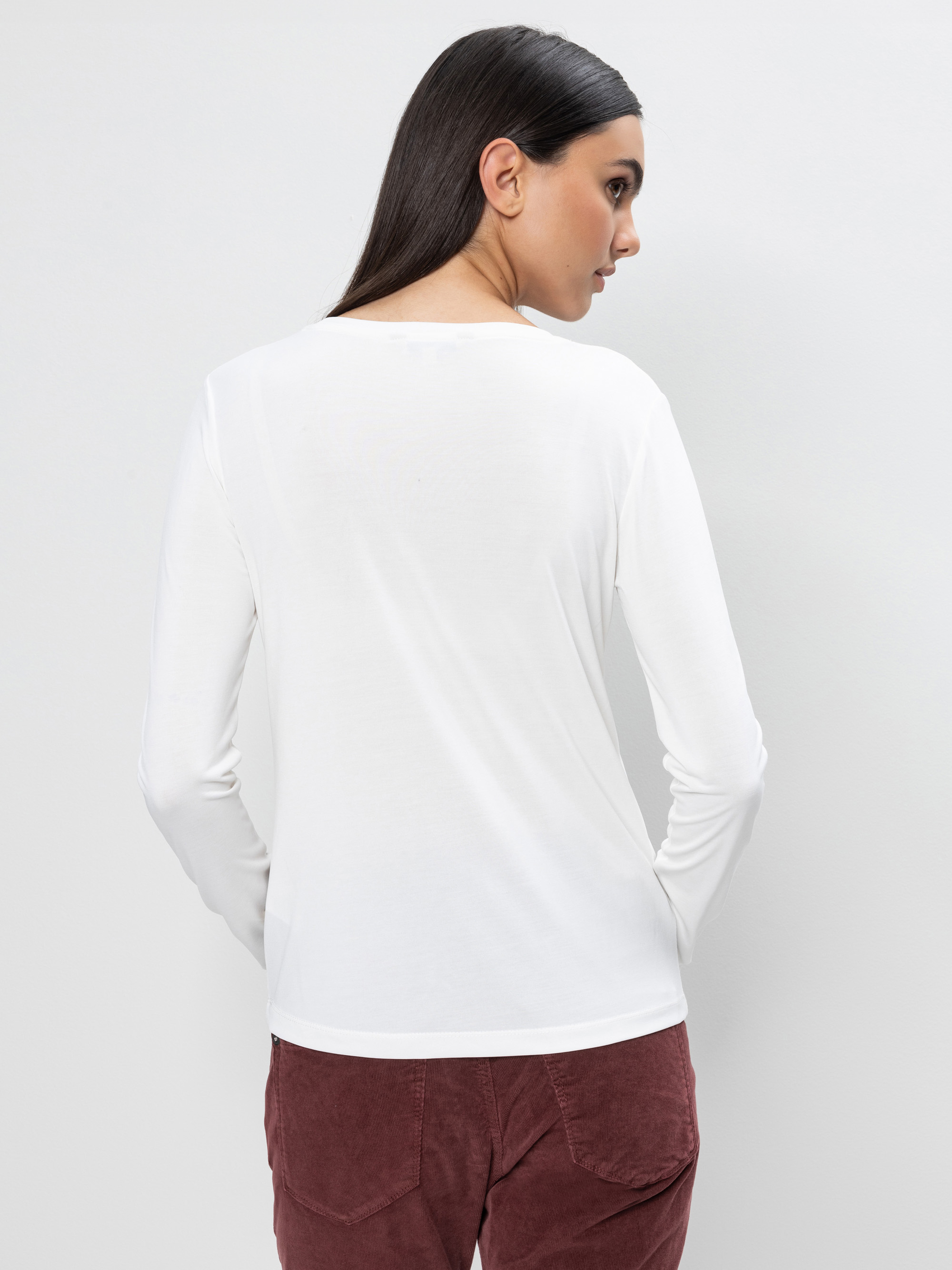 Modell Emmie Basic Langarmshirt