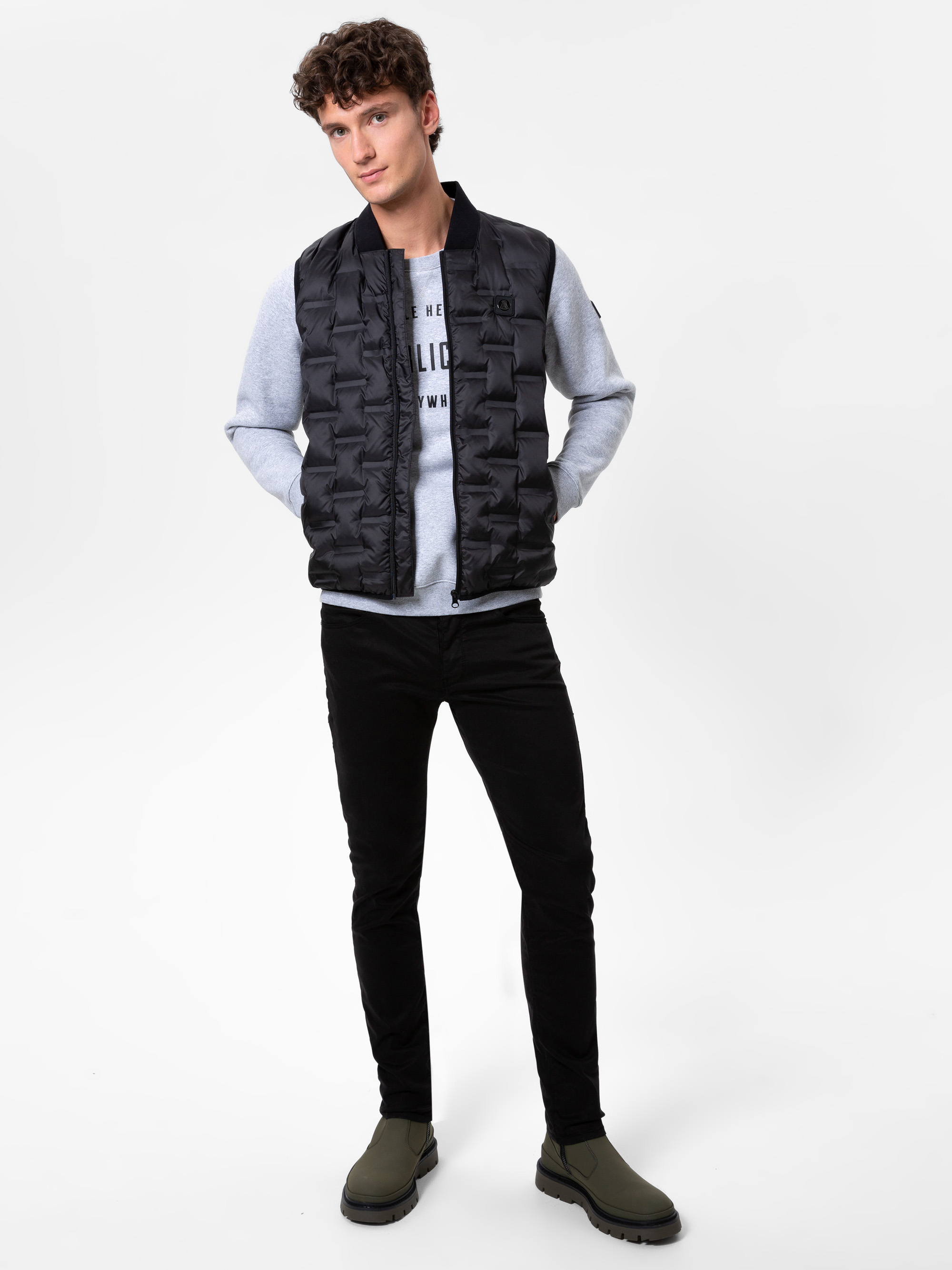 Modell Mat Daunen Steppweste