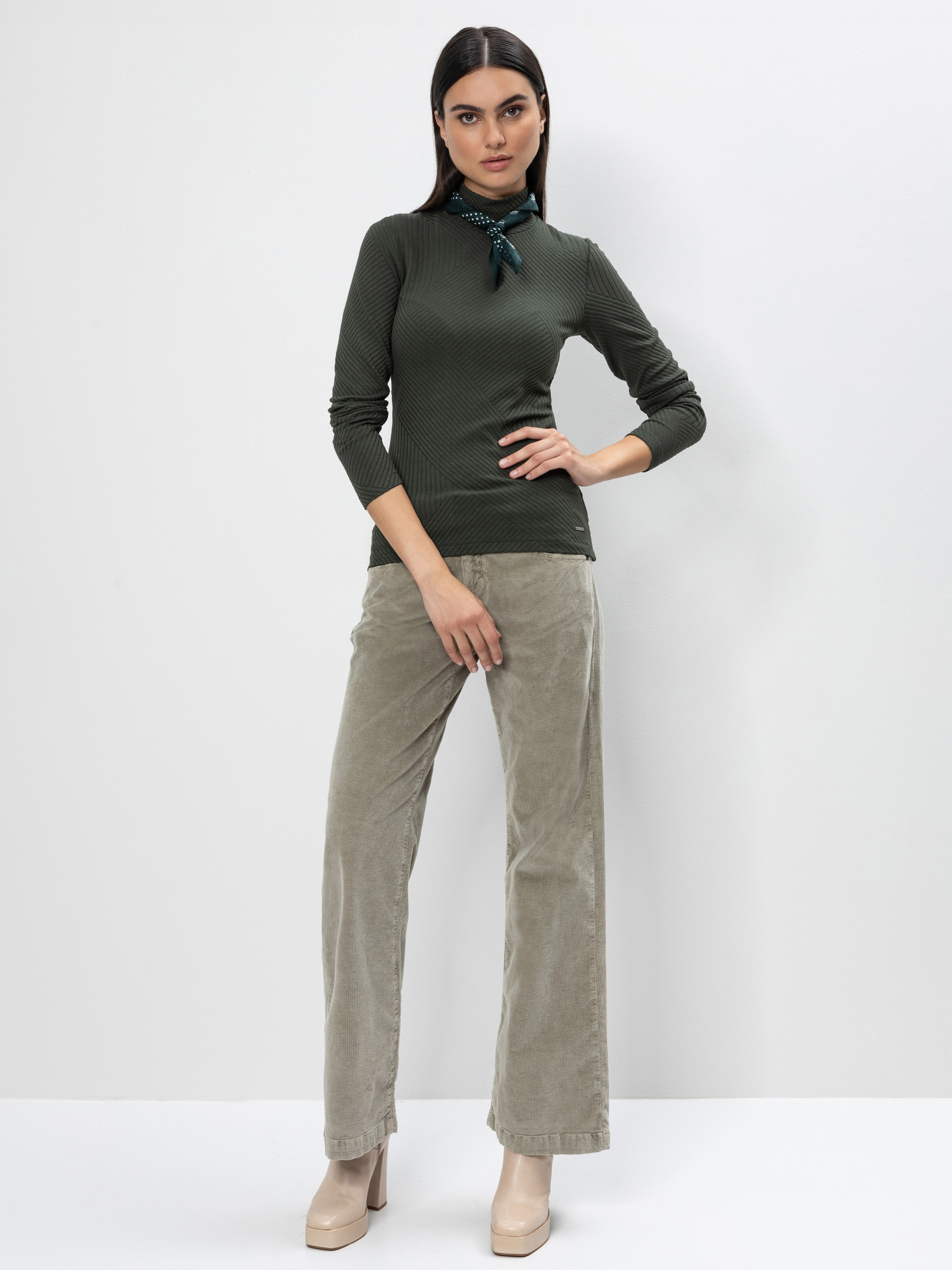 Modell Albie Stehkragenshirt