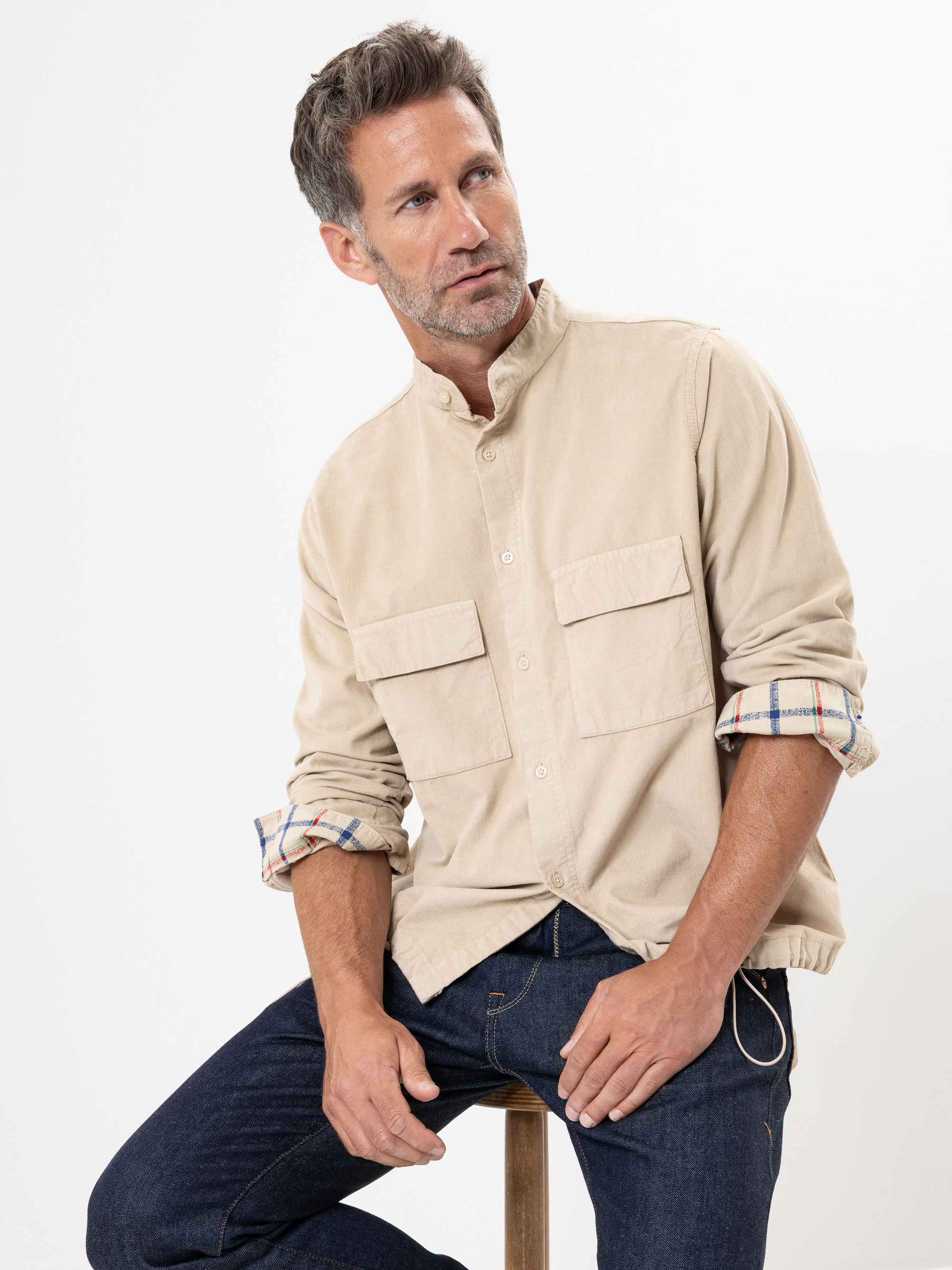 Modell  Ethel Workerhemd aus Feincord