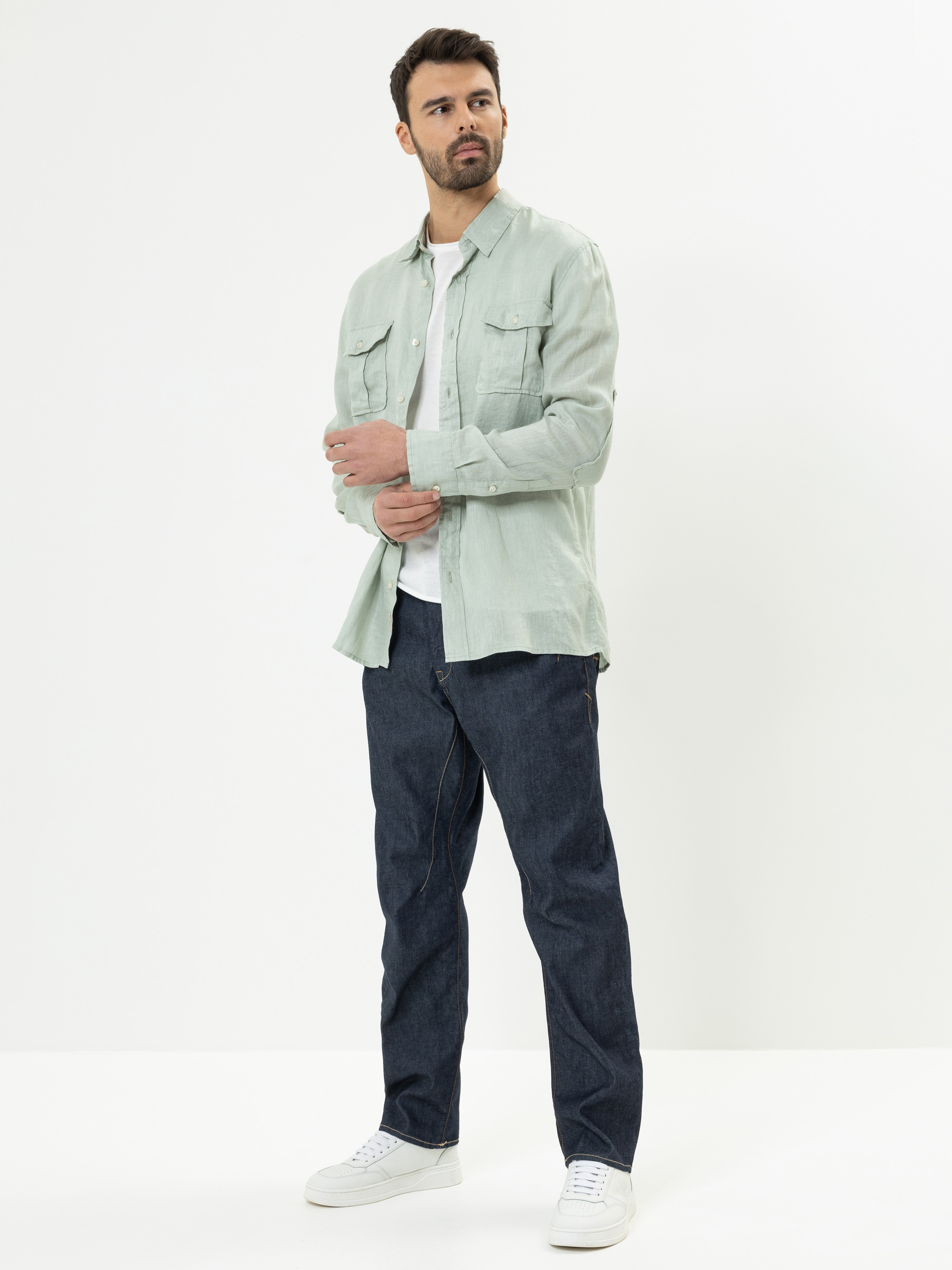 Modell Branson Leinenhemd