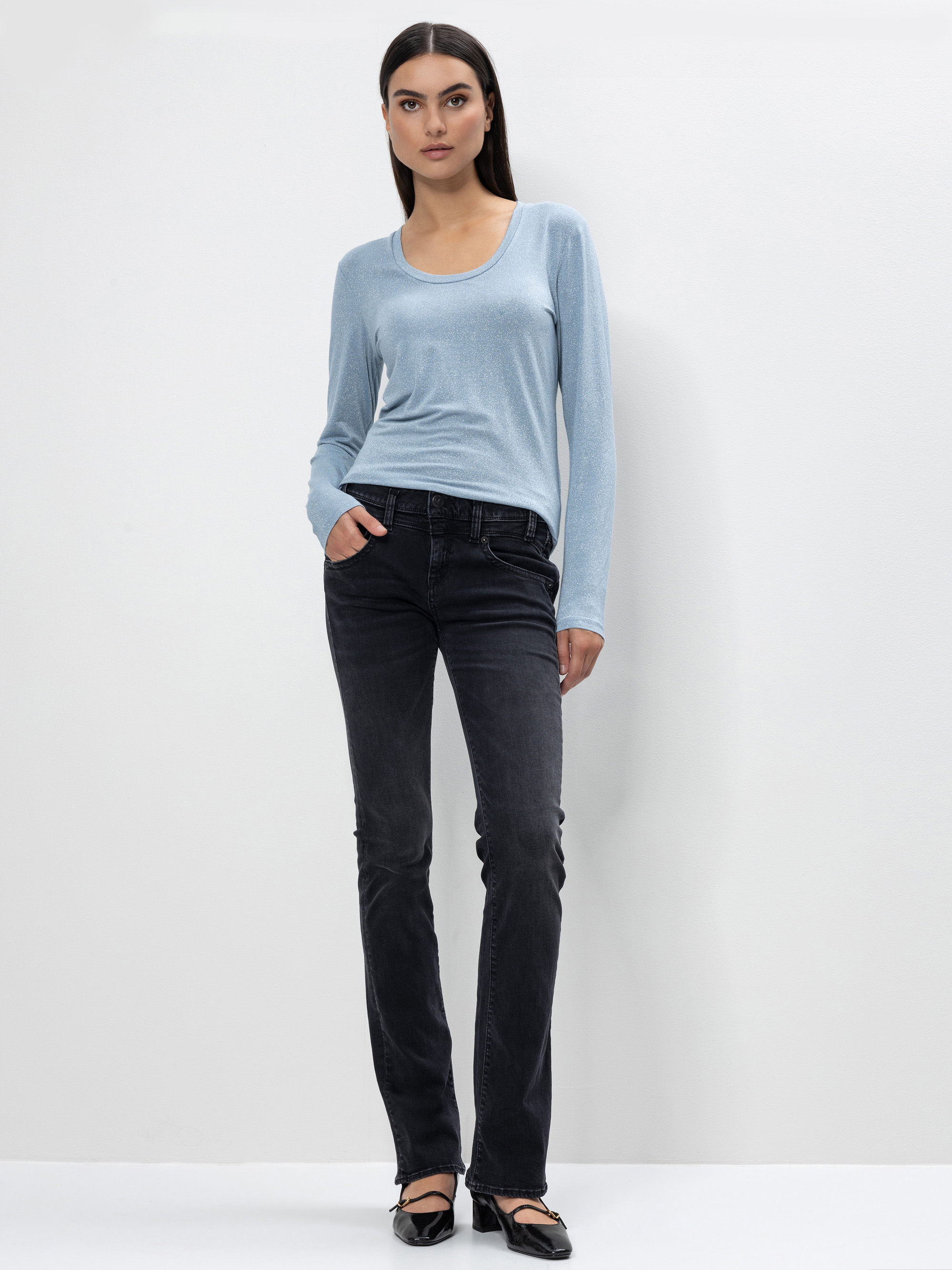 Modell Manolja Glitzer Shirt