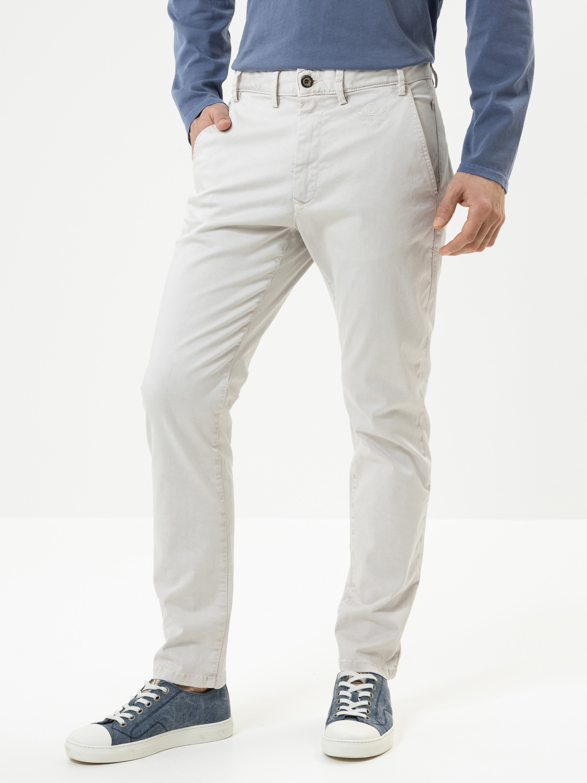 Modell Iver Wurschti Chinohose aus Bio-Baumwolle