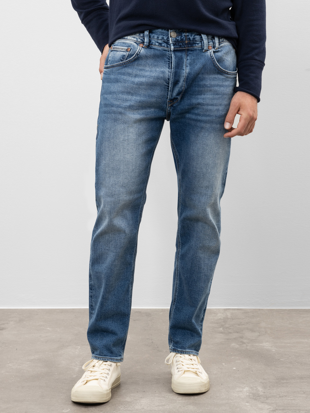 Modell Tucker Straight Jeans aus Reused Denim