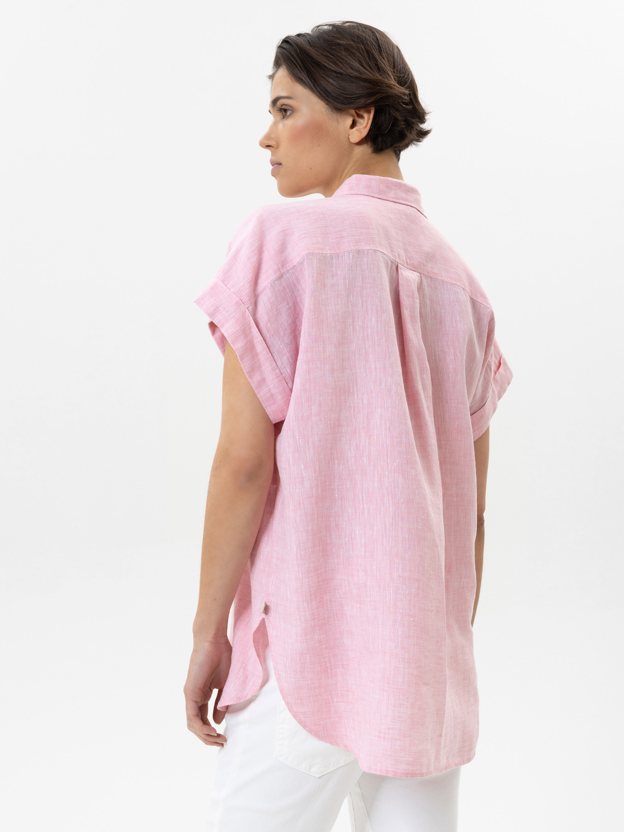 Modell  Lenora Kurzarm Bluse aus Leinen