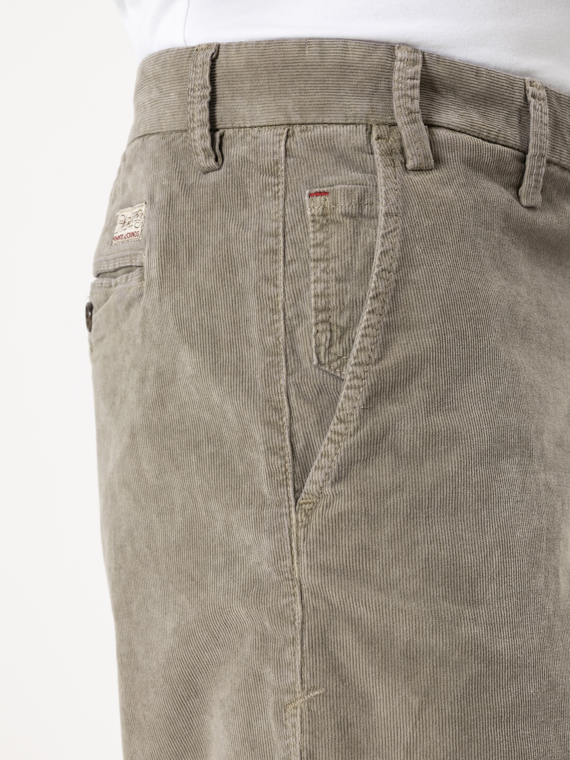 Modell Clifford Cordhose