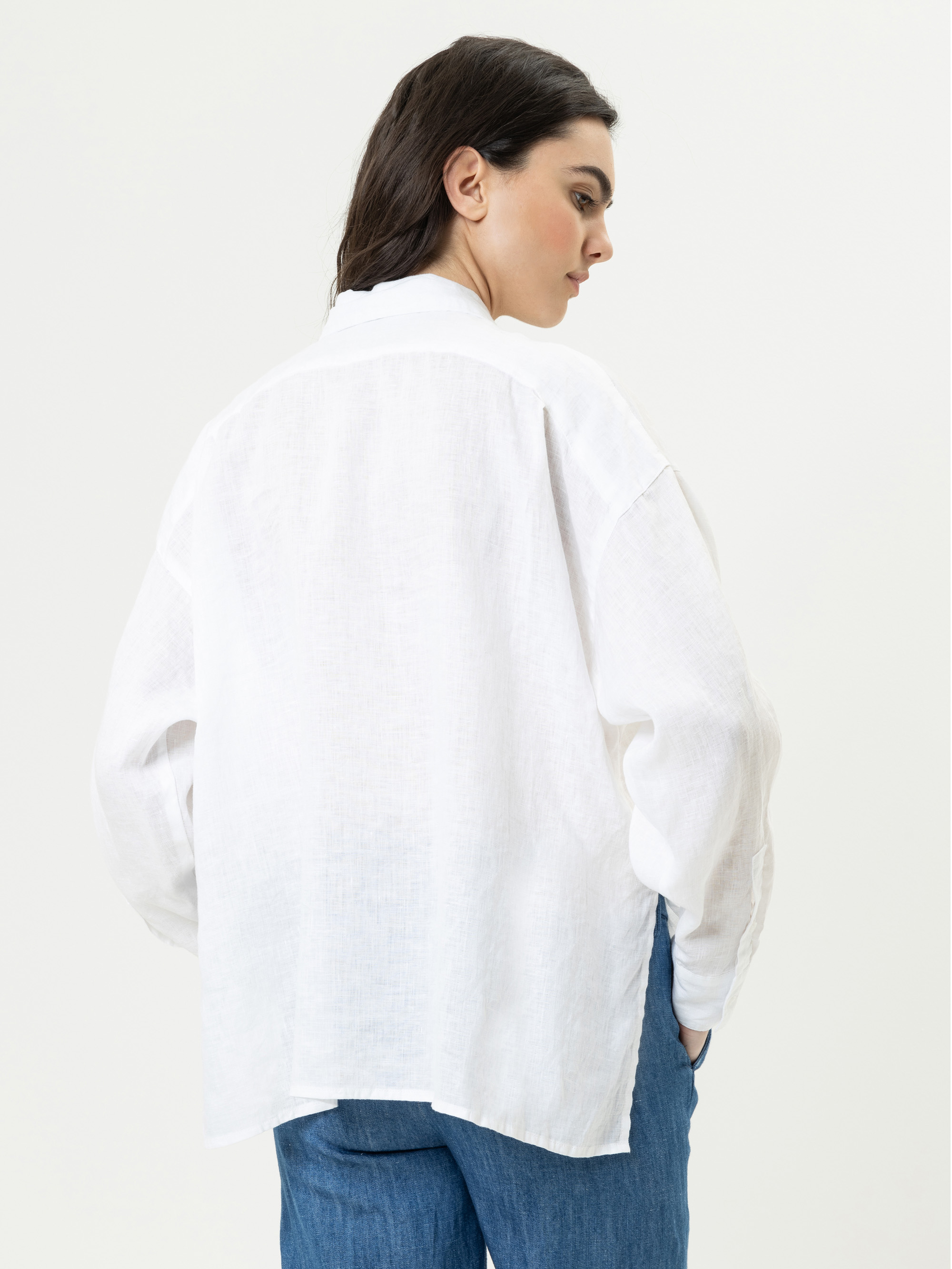Modell Mirena Leinenhemd