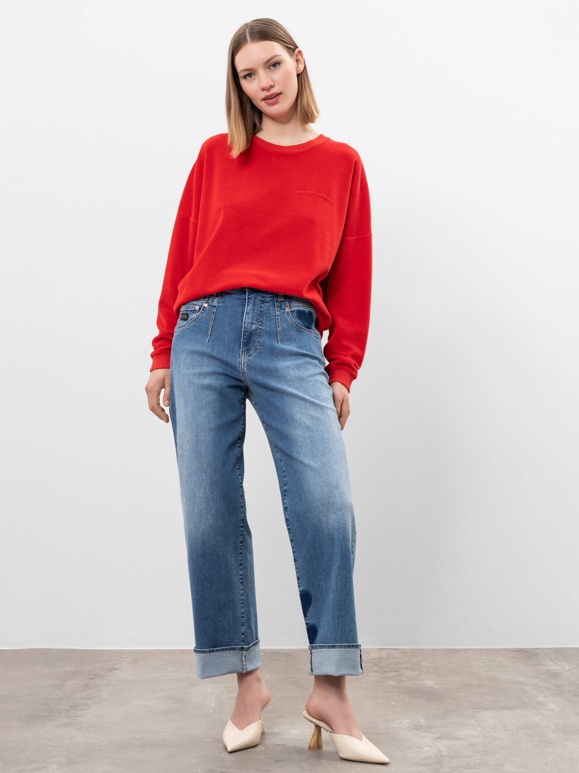Modell Brooke Straight Jeans mit Cashmere Touch und Bio-Baumwolle