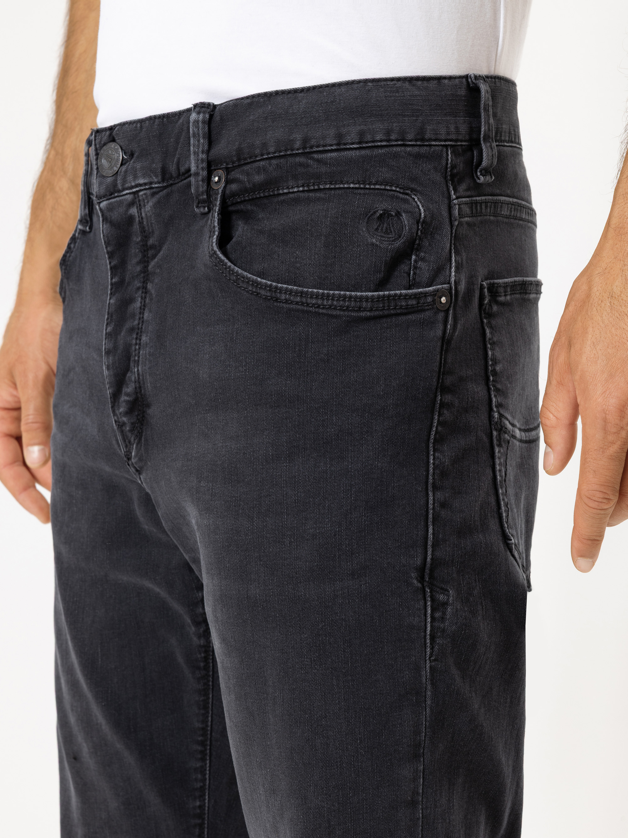 Modell Tyler Tapered Jeans