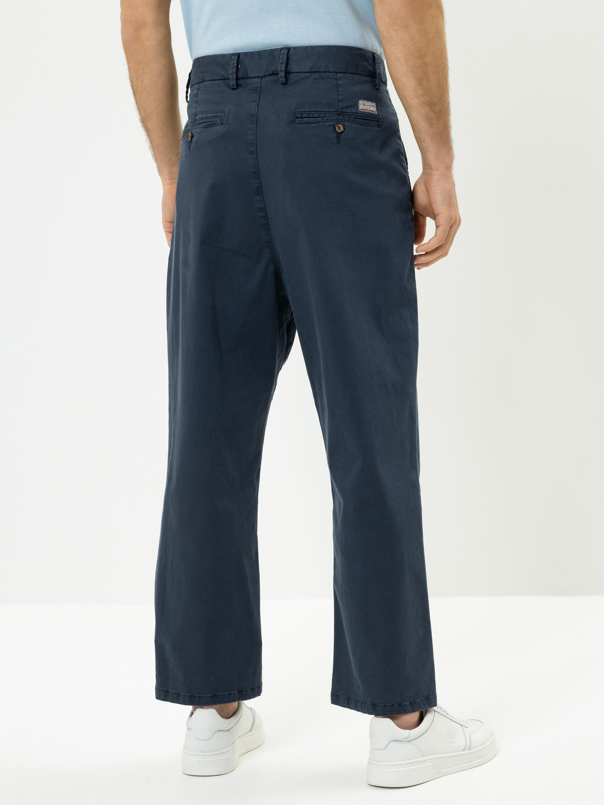 Modell Crafton Wide Chinohose aus Bio-Baumwolle
