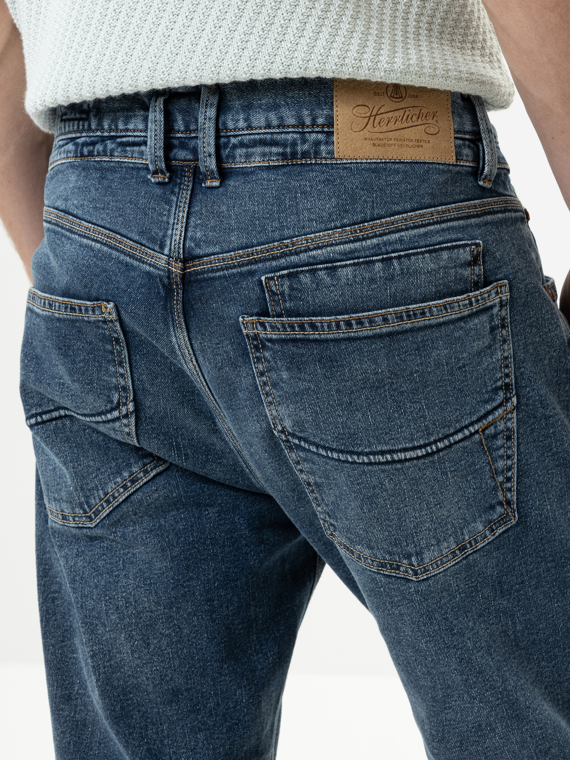 Modell Tucker Straight Jeans mit recycelter Baumwolle