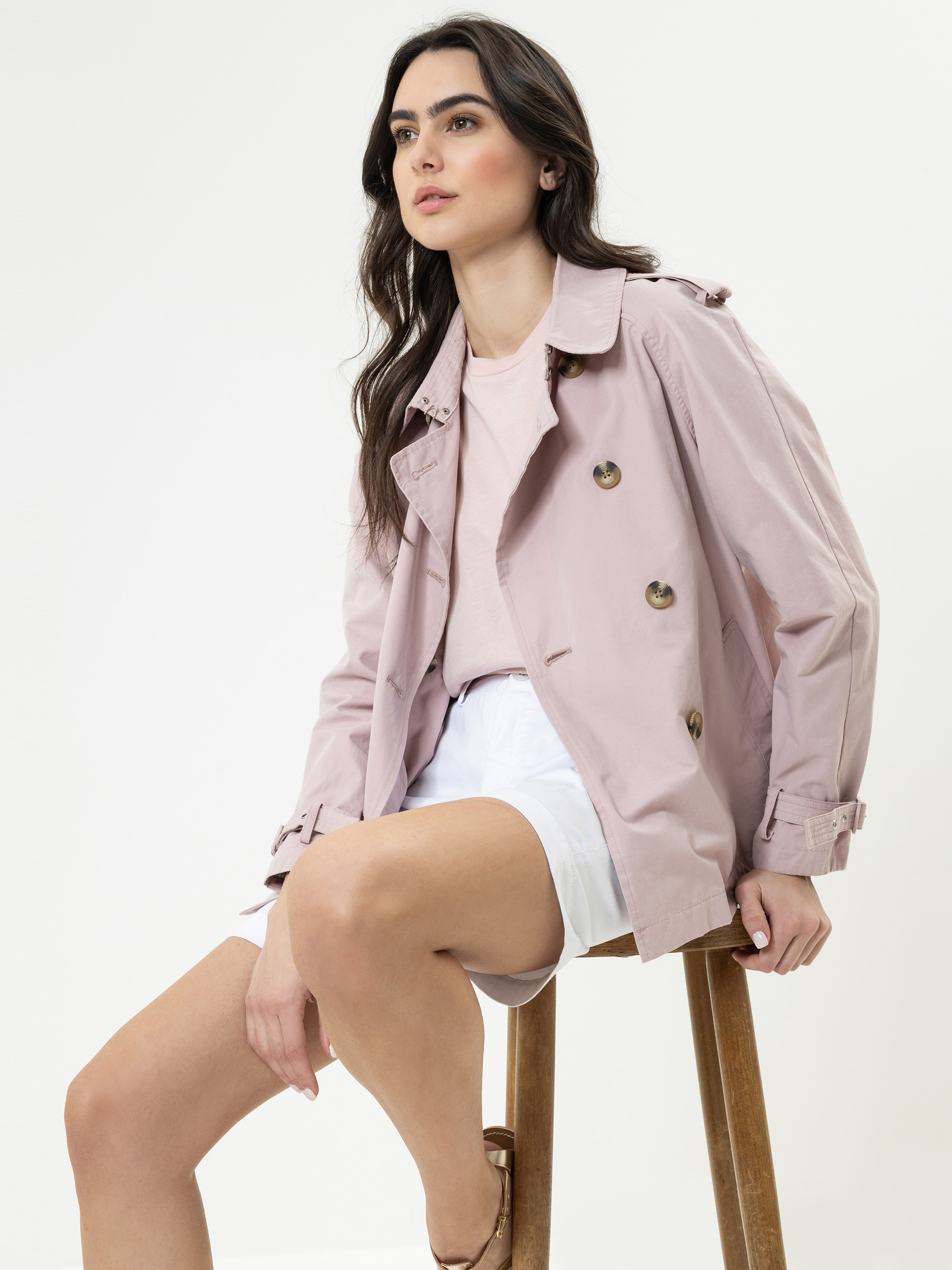 Modell Julina Trench Jacke