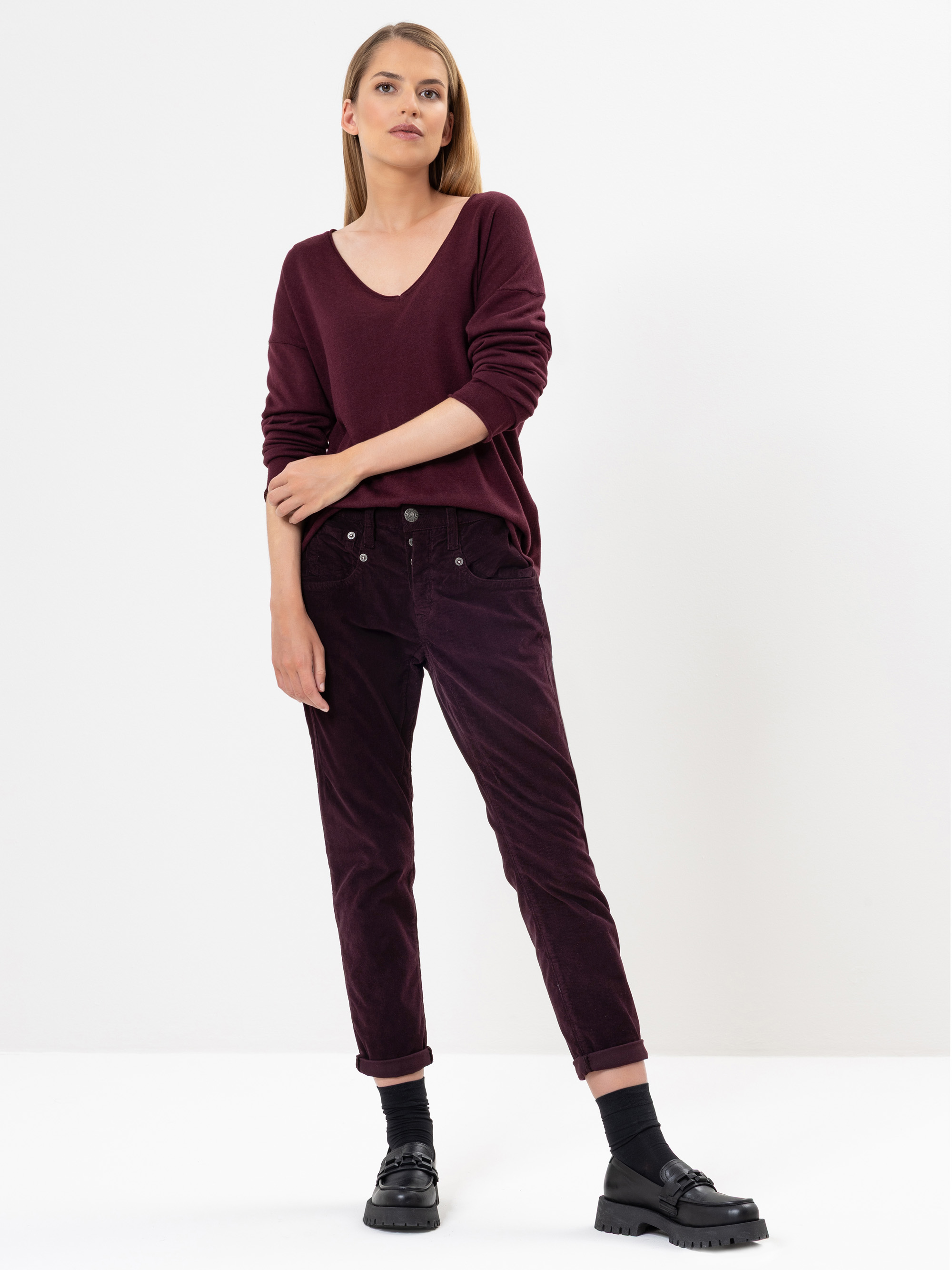 Modell Shyra Cropped Cordhose