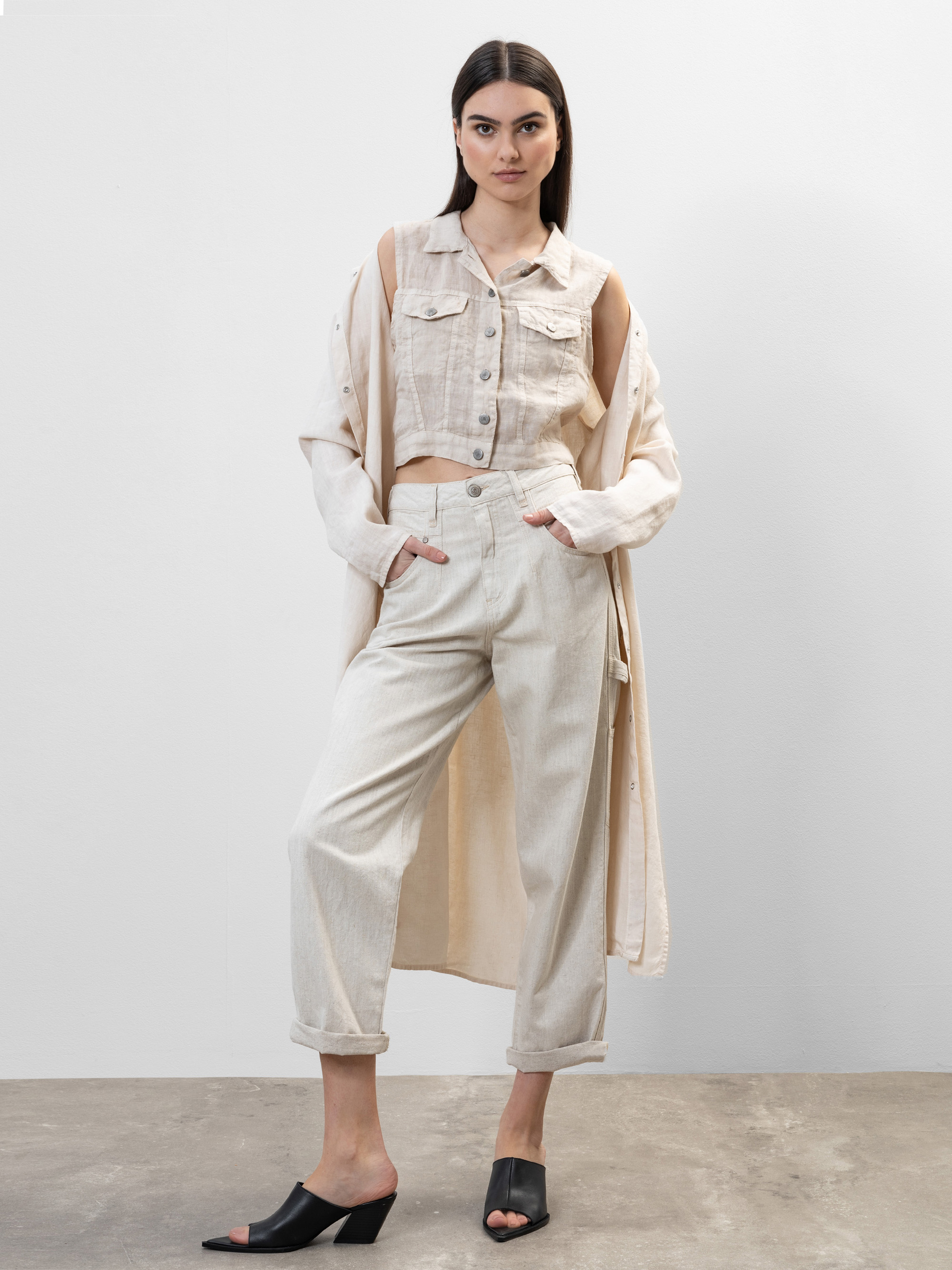 Modell Binie Leinenweste