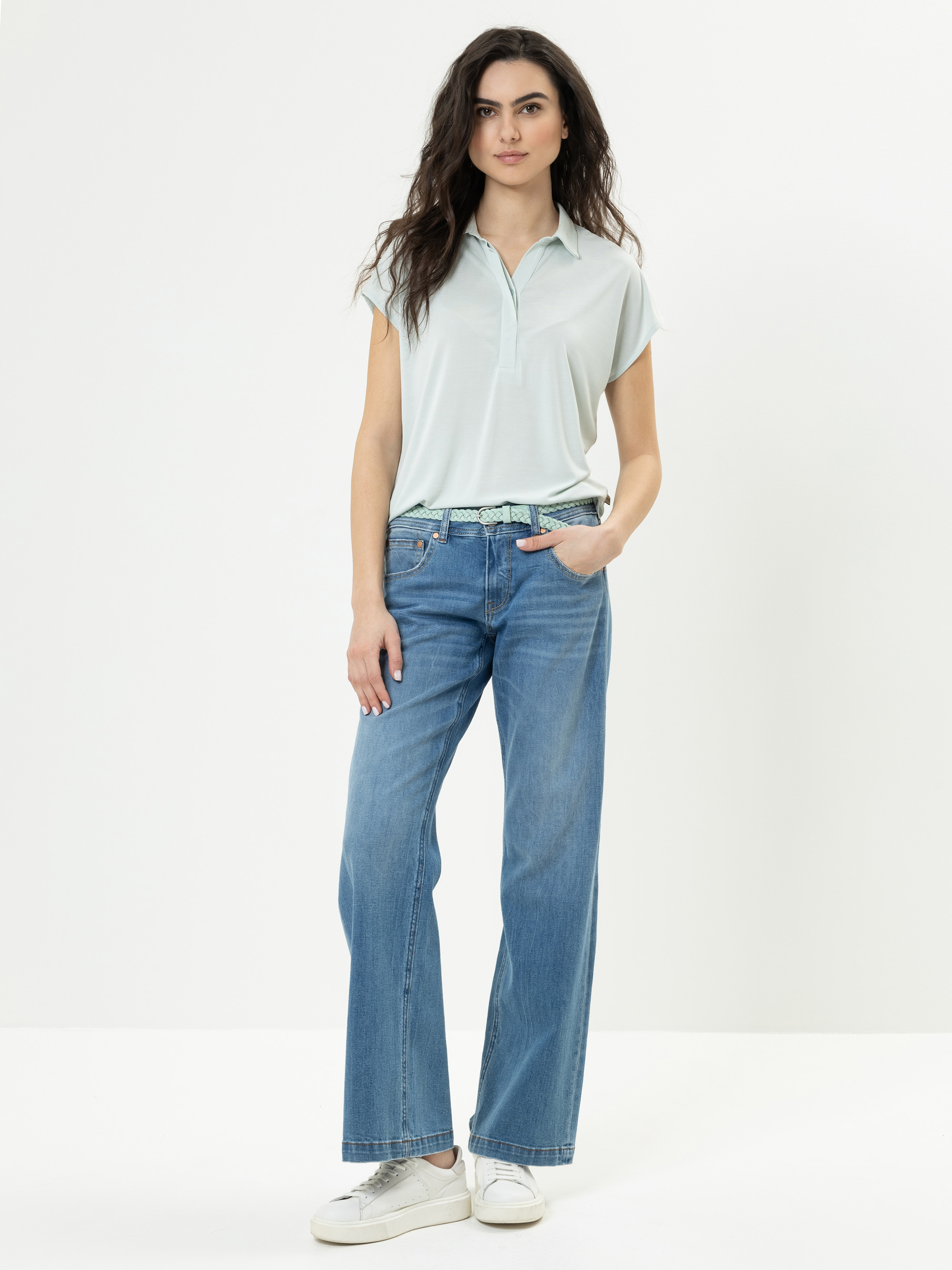 Modell Vanita Kurzarmbluse