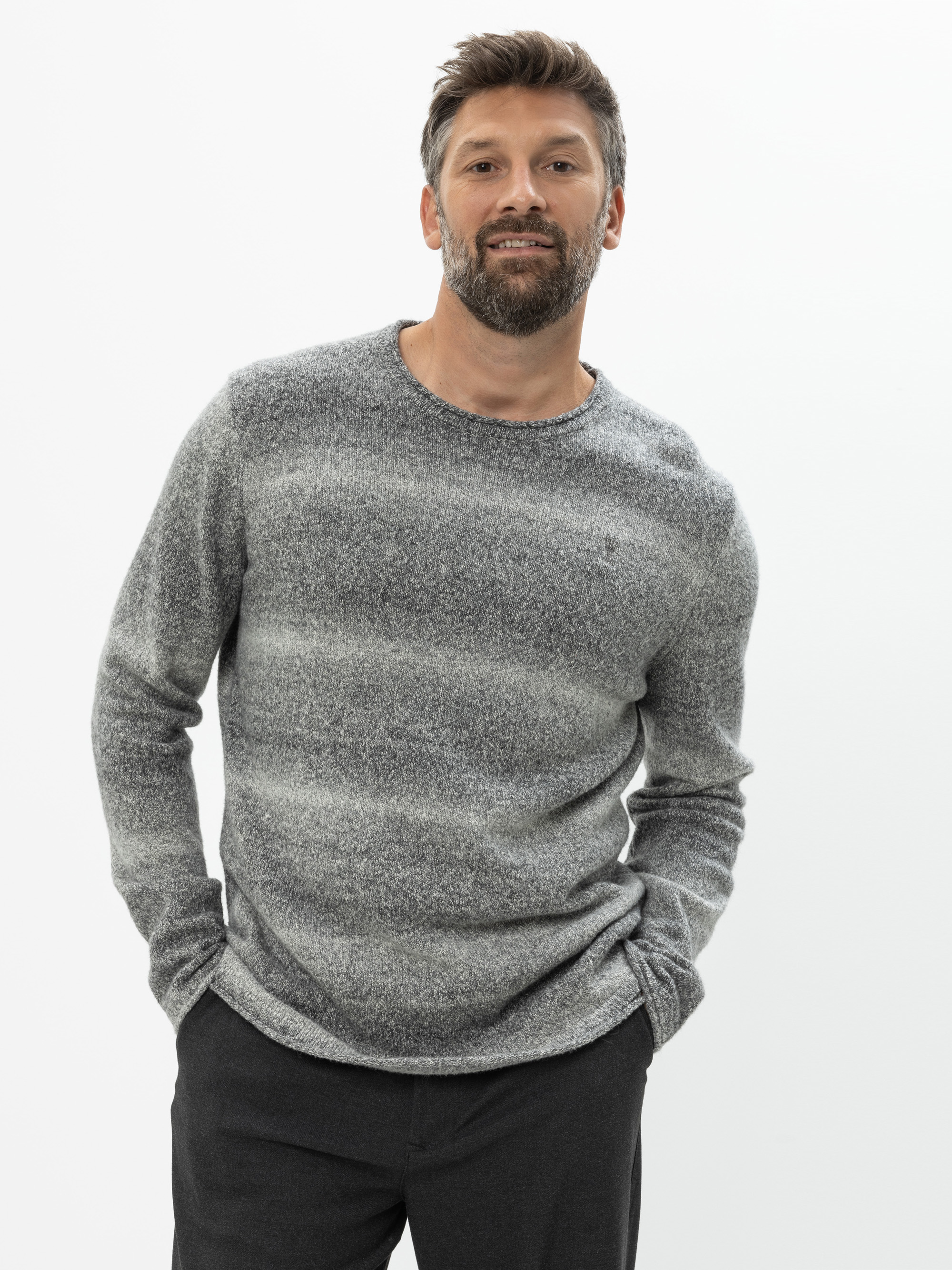 Modell Til Strickpullover mit Verlauf