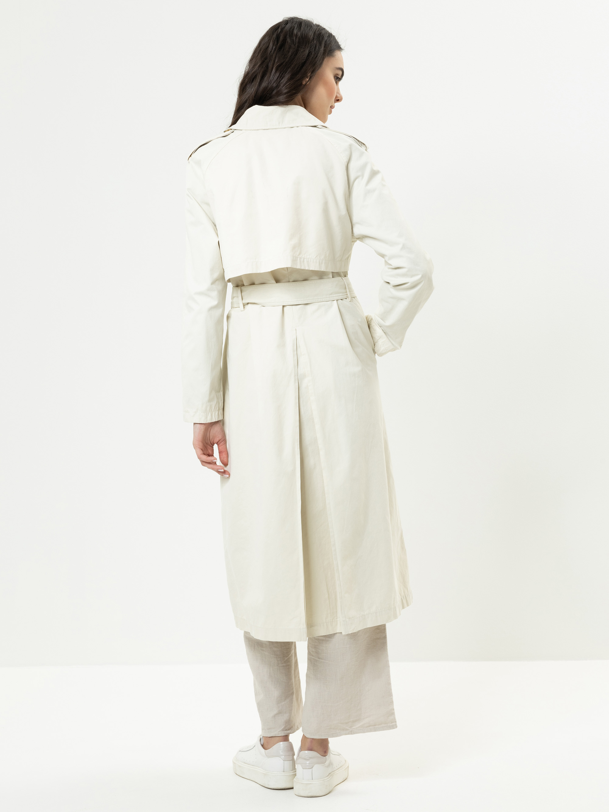 Modell Julina Trenchcoat
