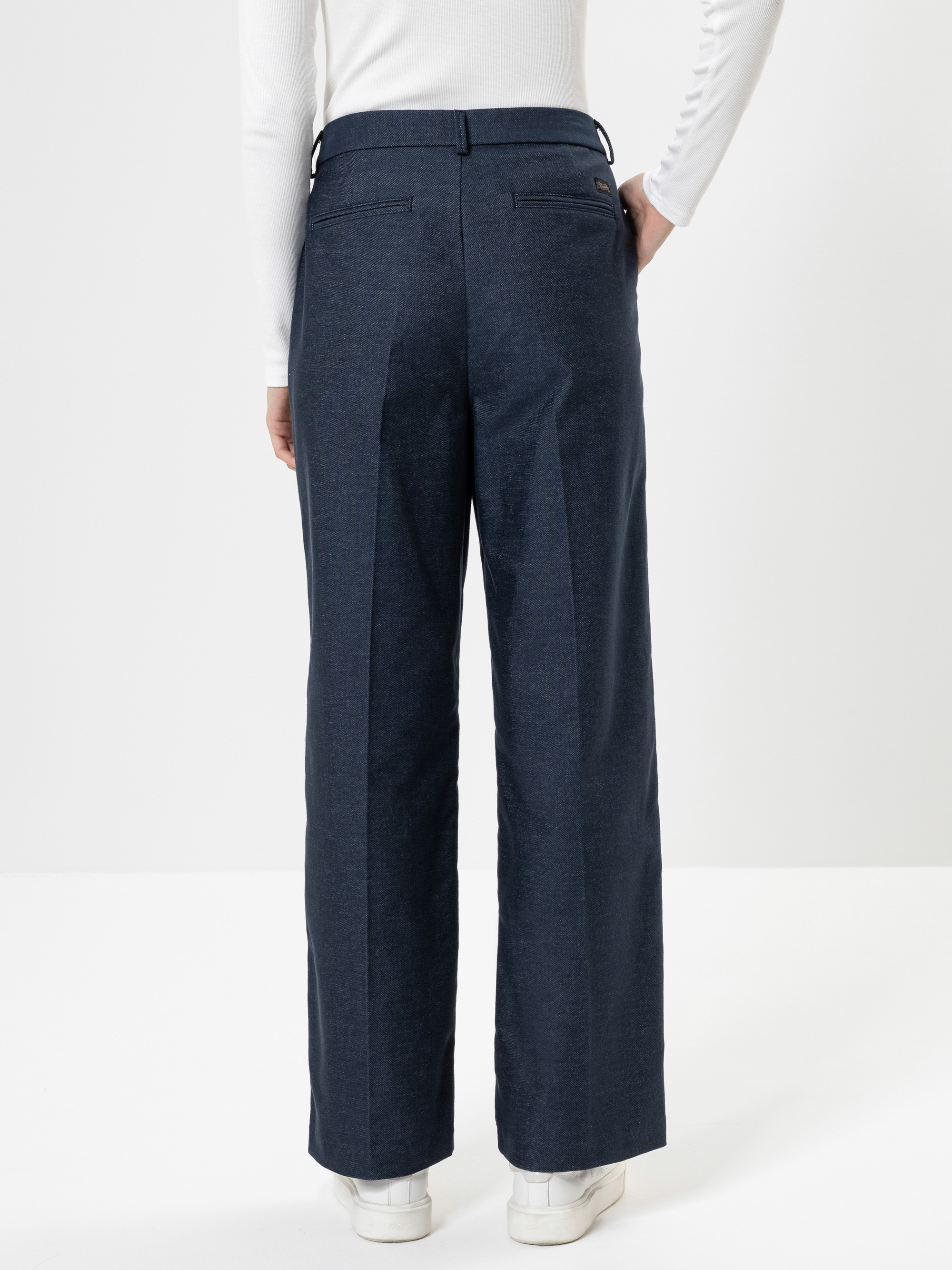 Modell Moonlight Hose im Denimlook