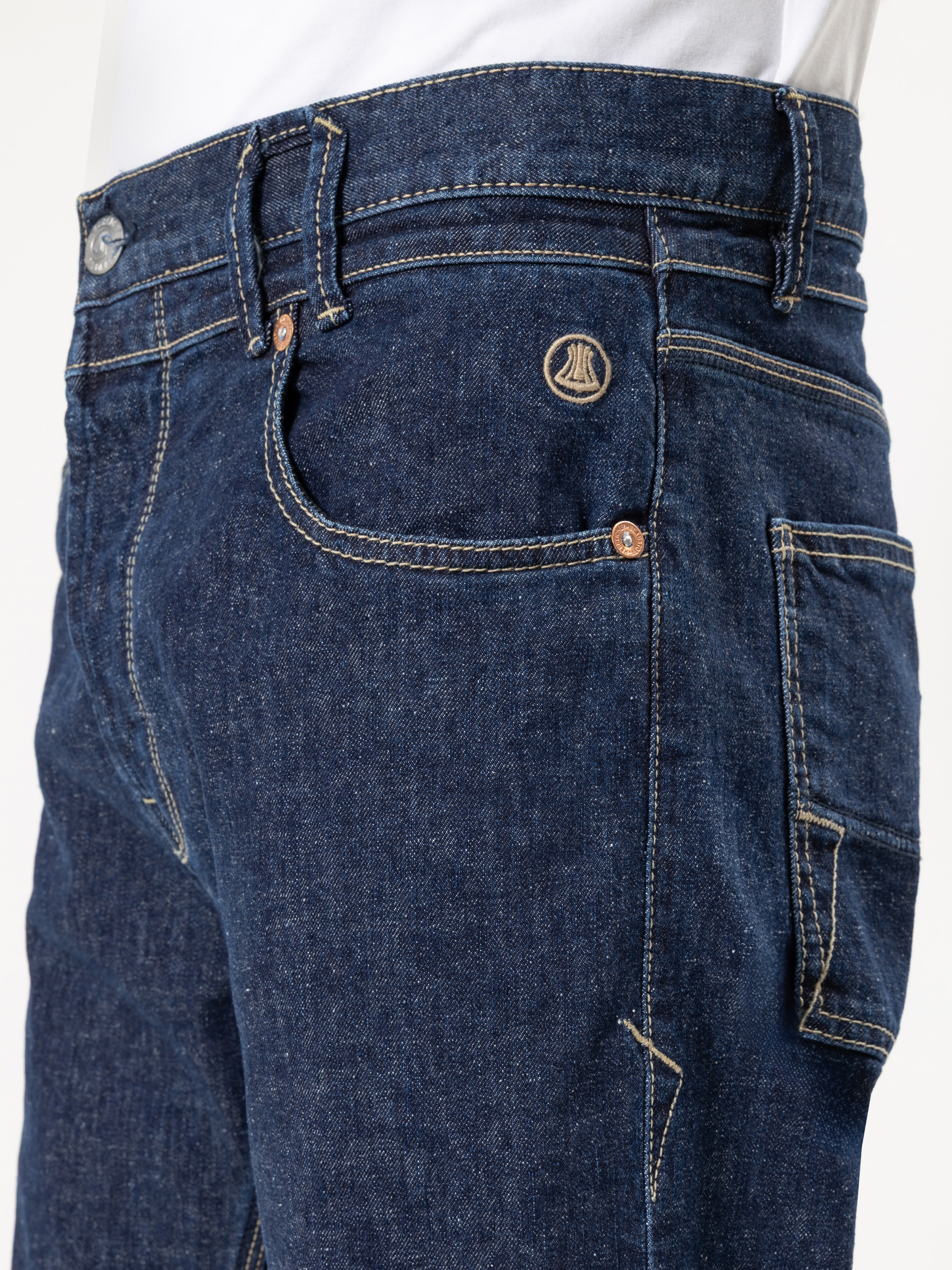 Modell Tucker Straight Jeans mit Bio-Baumwolle