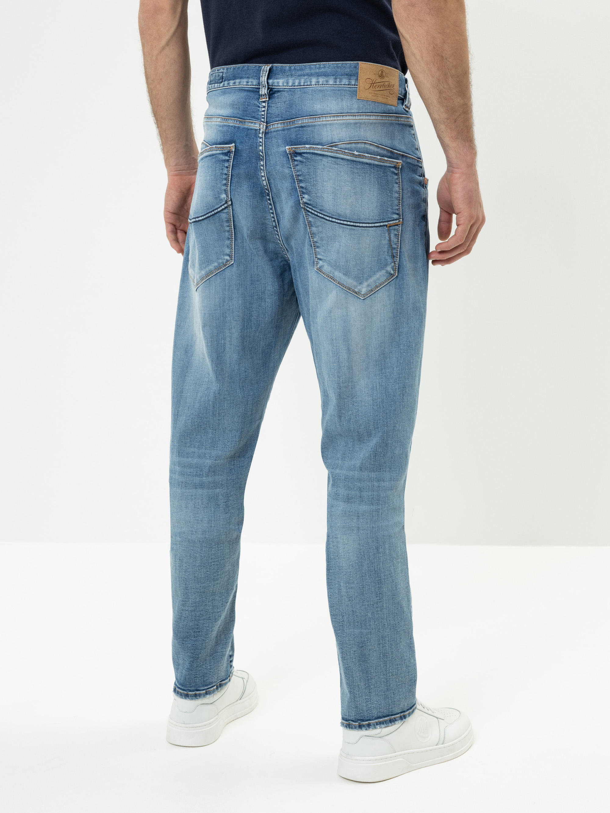 Modell Camper Jeans aus Bio-Baumwolle