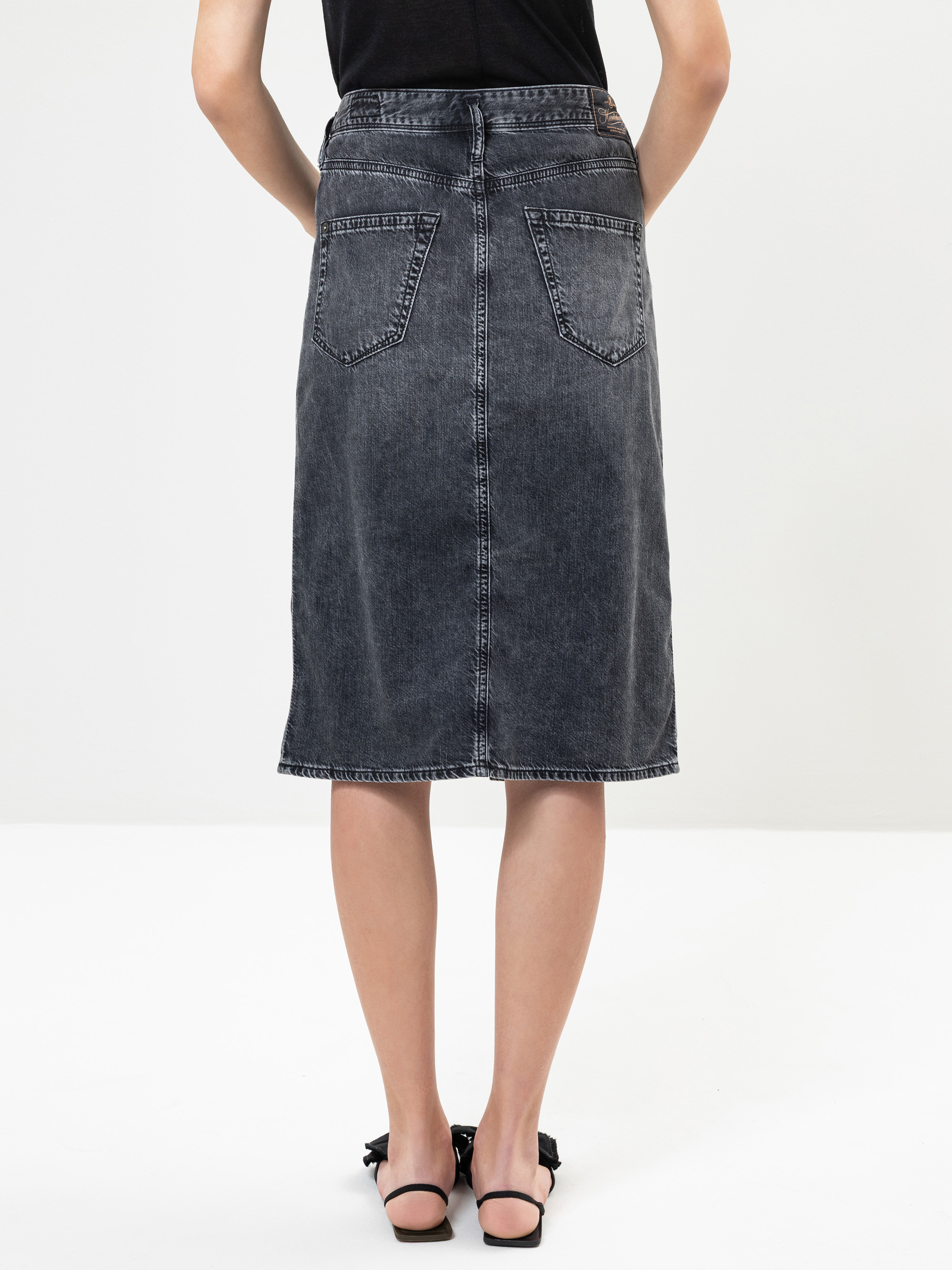 Modell Shyra Jeansrock midi