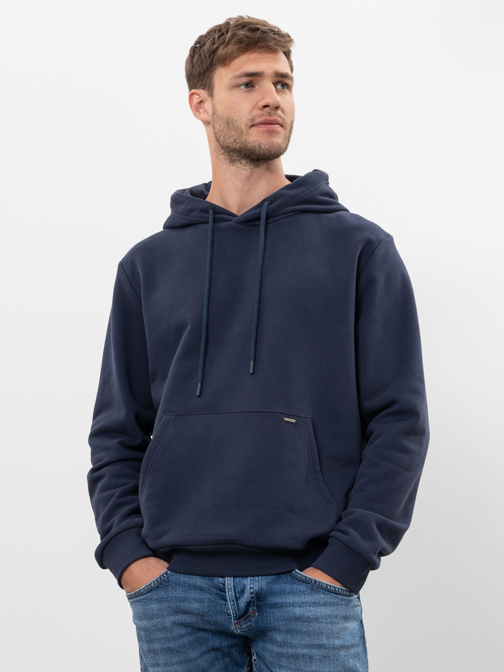 Modell Dale Hoodie