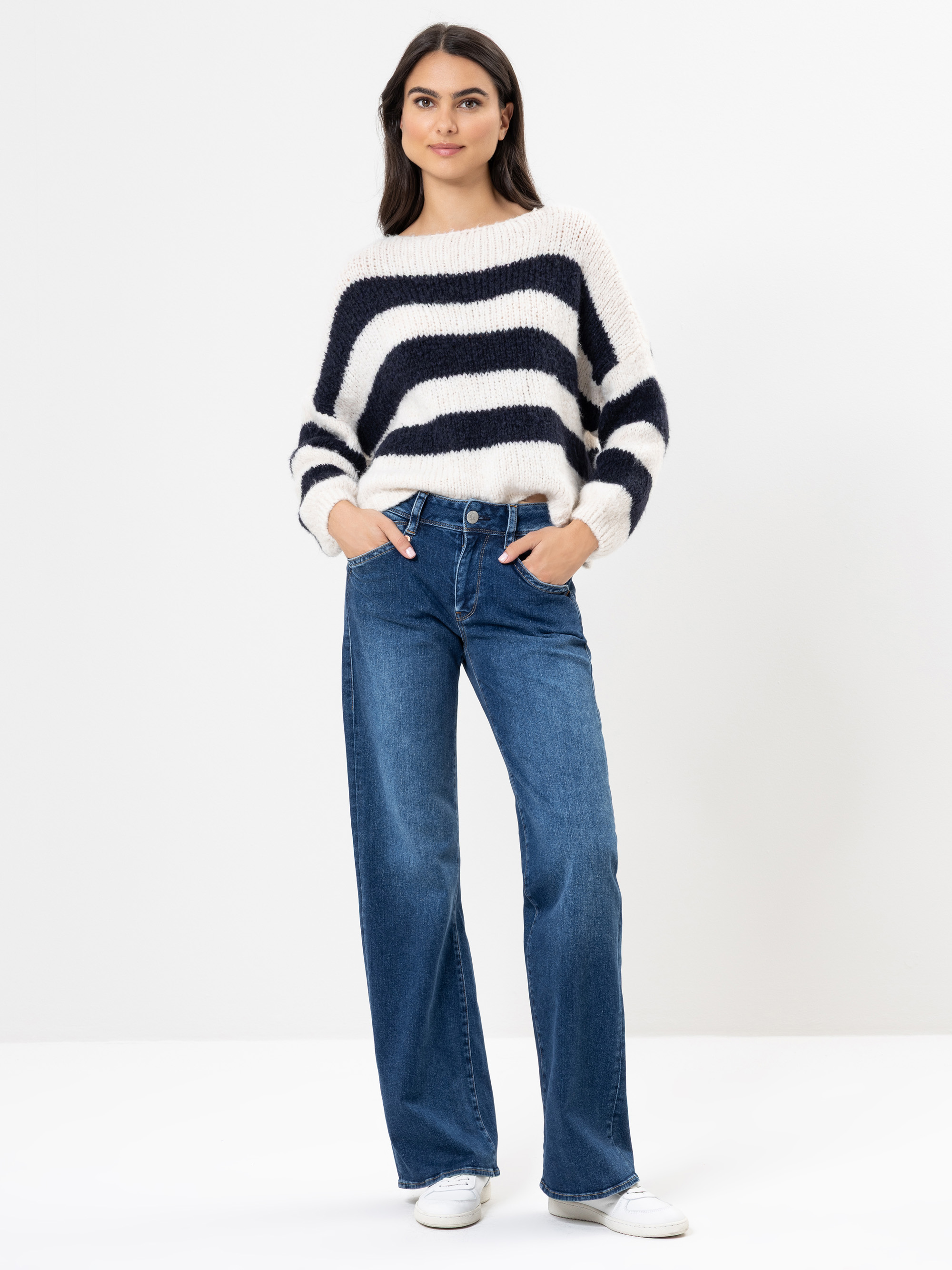 Modell Prime New Straight Jeans mit Cashmere Touch