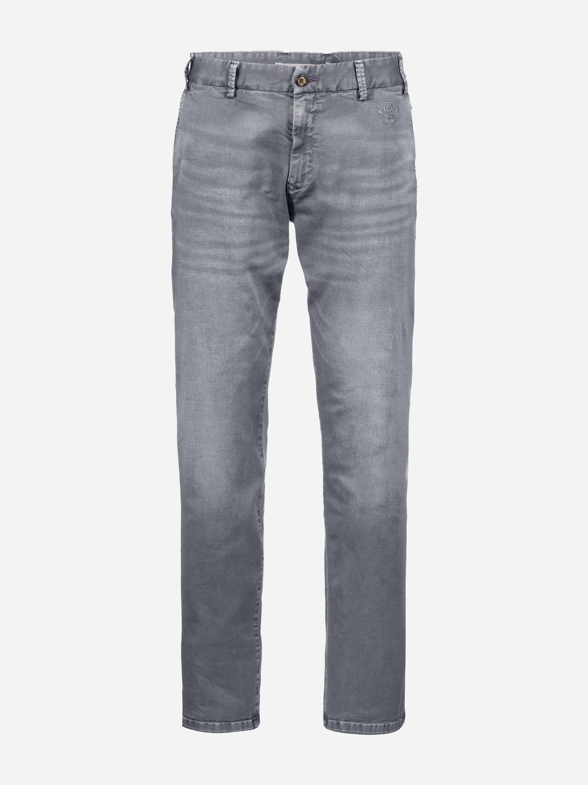 Modell Iver Chinohose mit Bio-Baumwolle