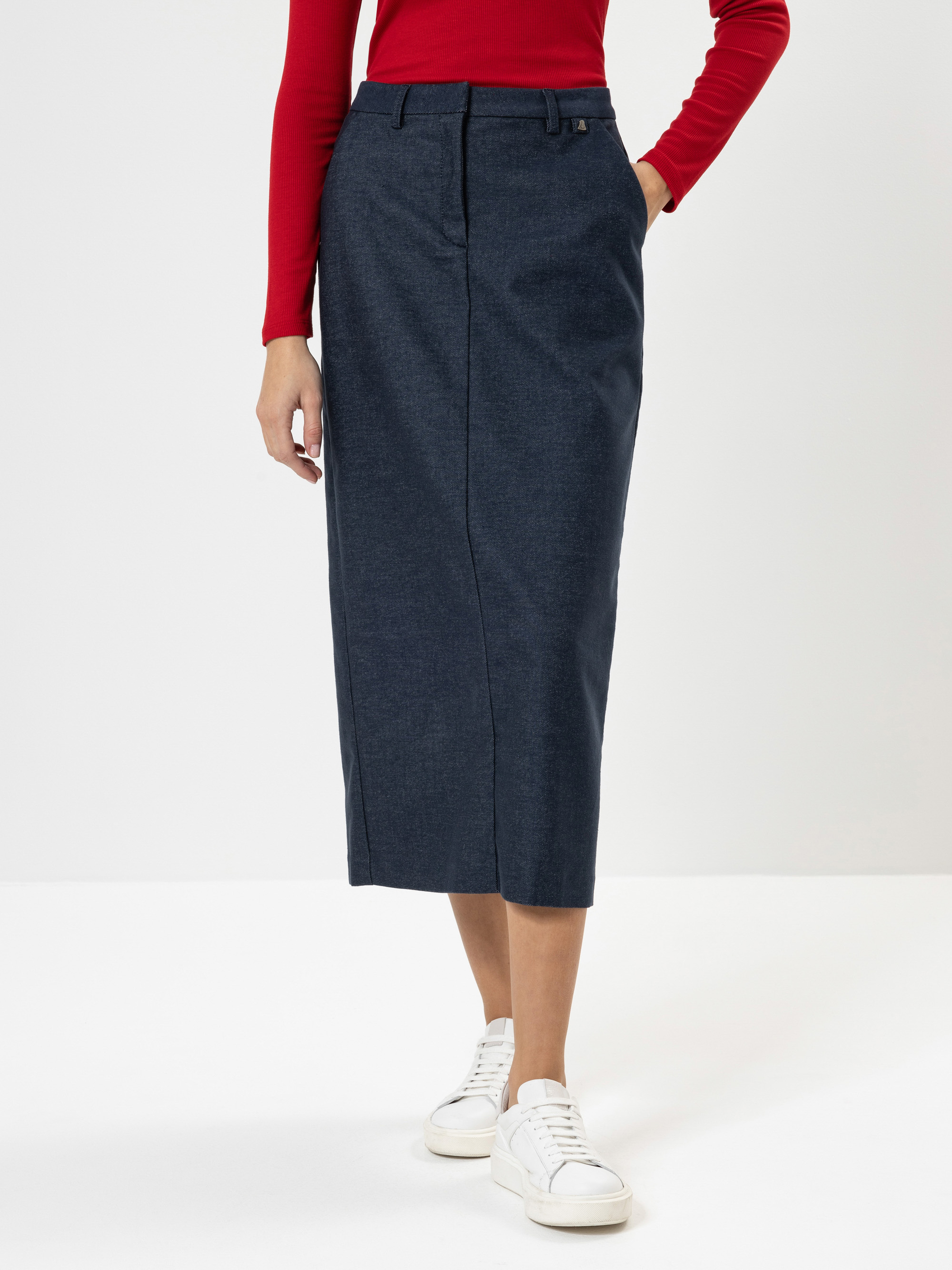 Modell Bruna Jeansrock lang aus Raw Denim