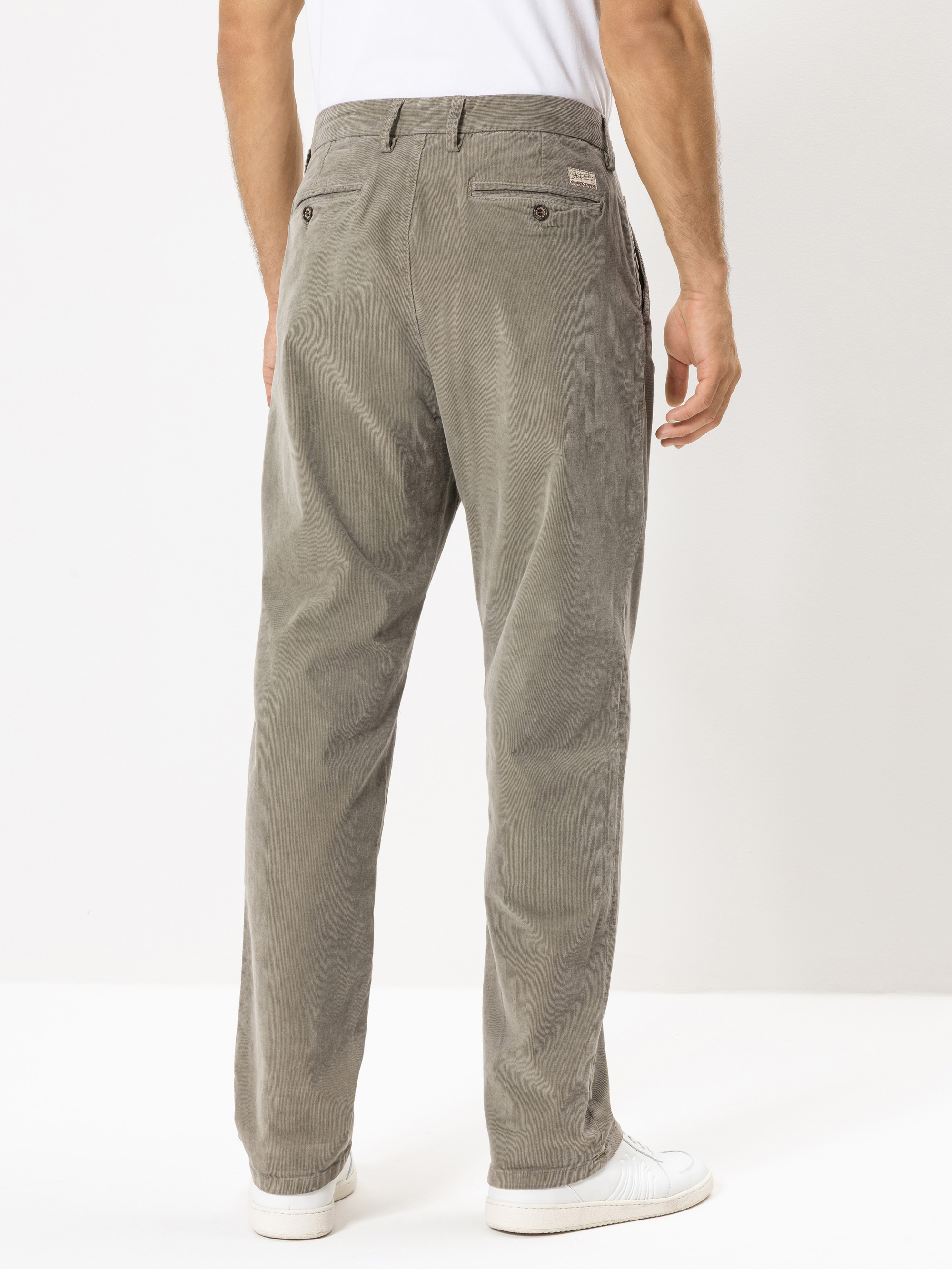 Modell Clifford Cordhose