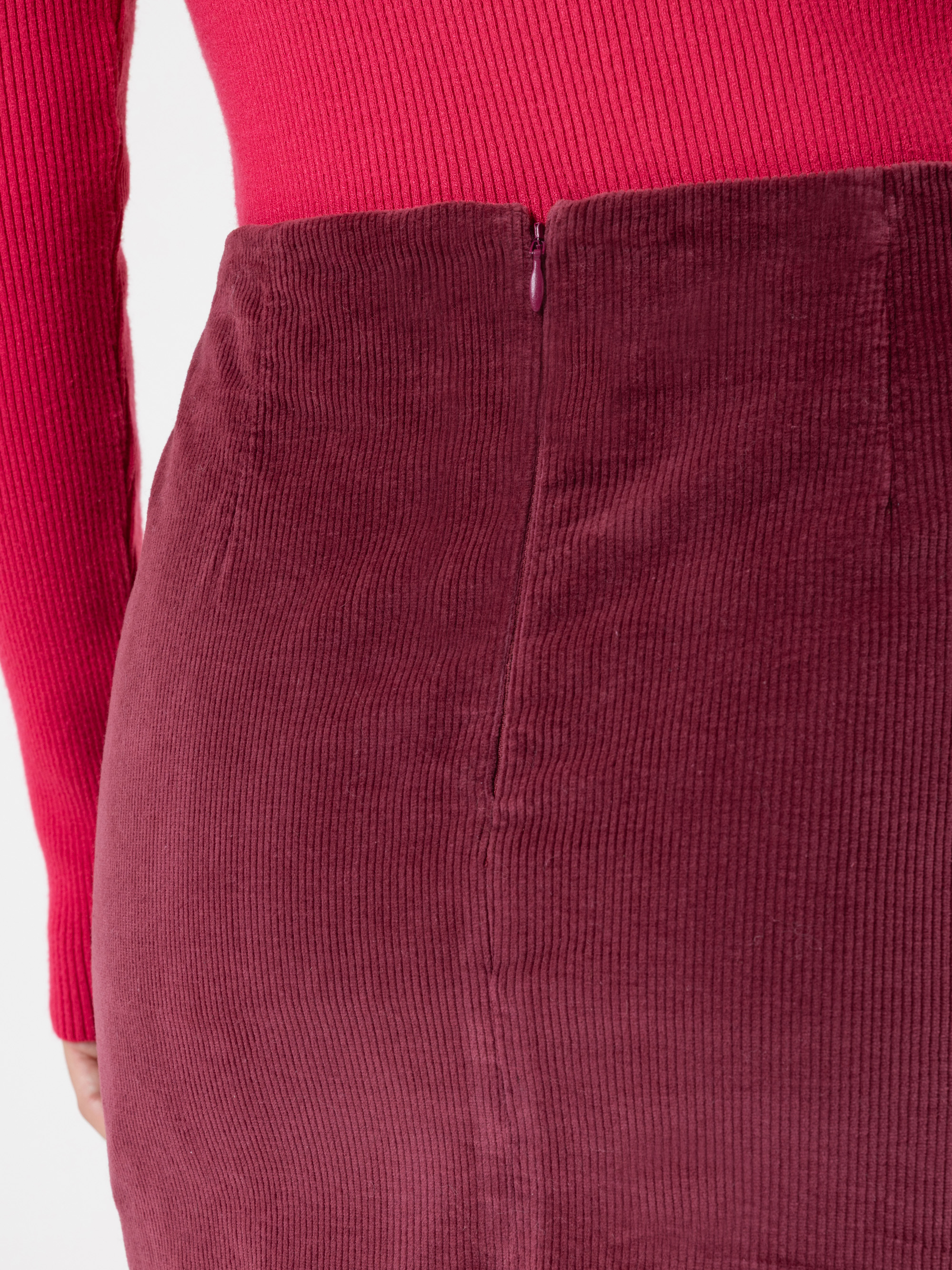 Modell Zelma Minirock aus Cord