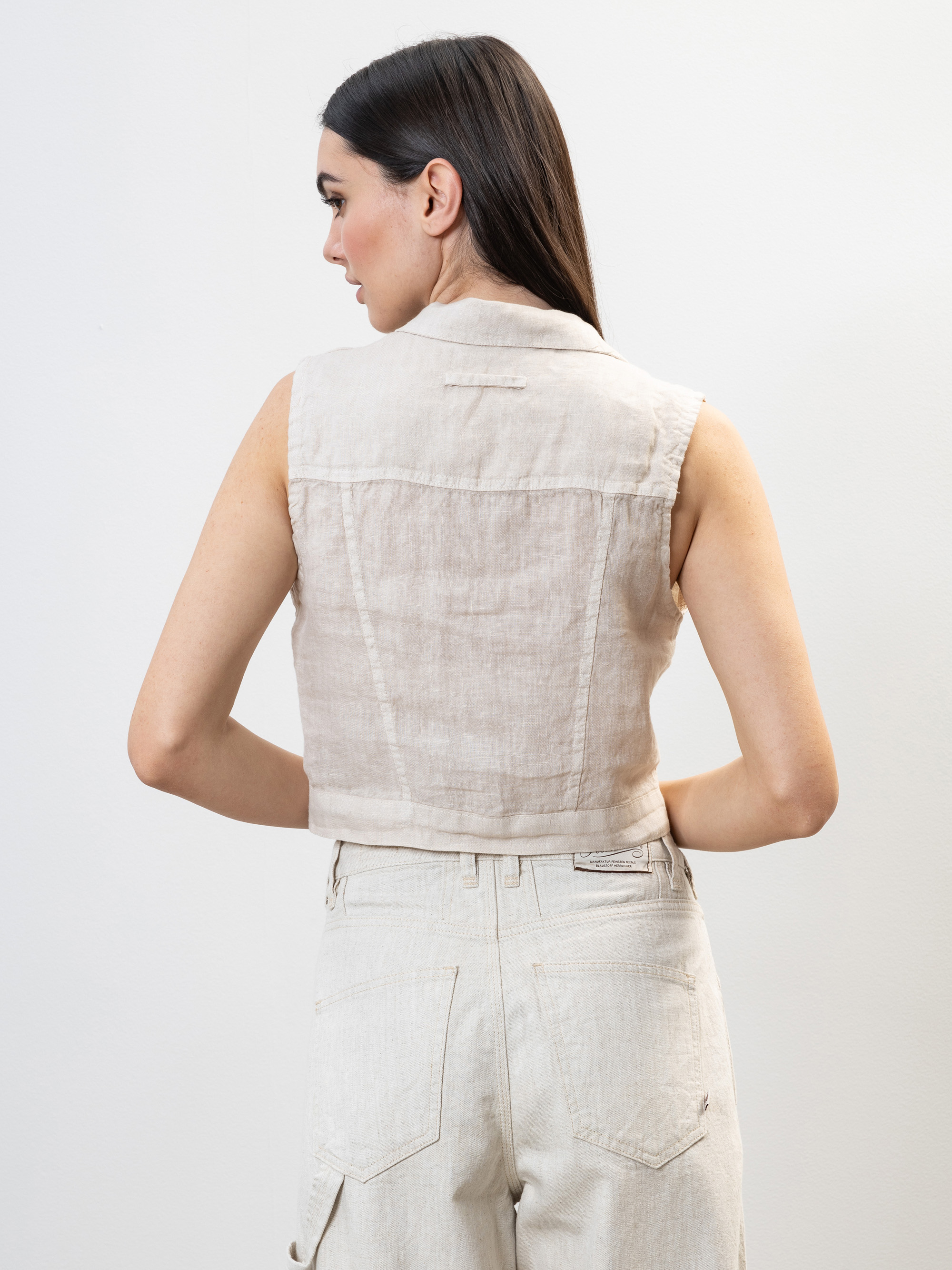 Modell Binie Leinenweste