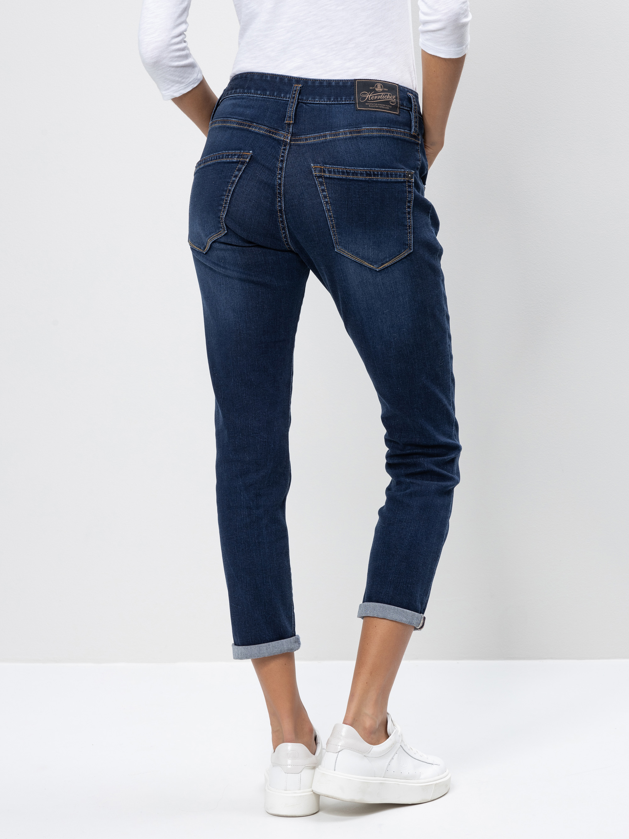 Modell Shyra Cropped Boyfriend Jeans mit Bio-Baumwolle