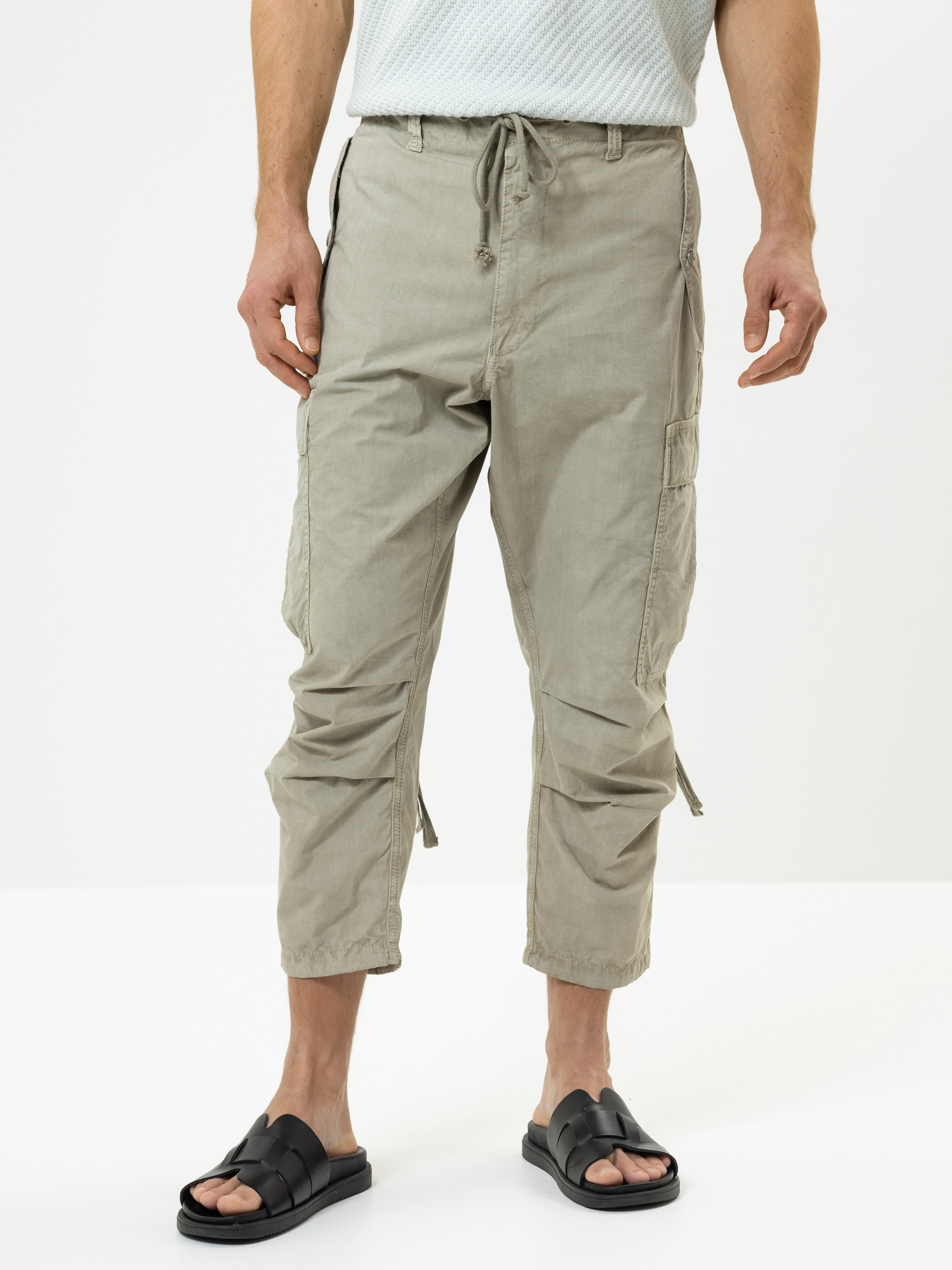 Modell  Rowan Cropped Cargo Hose