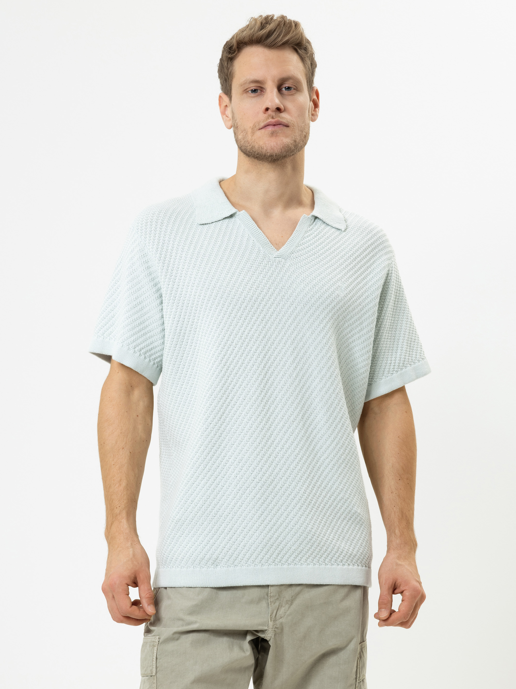 Modell Aidan Strick Polo aus Leinen mit Baumwolle