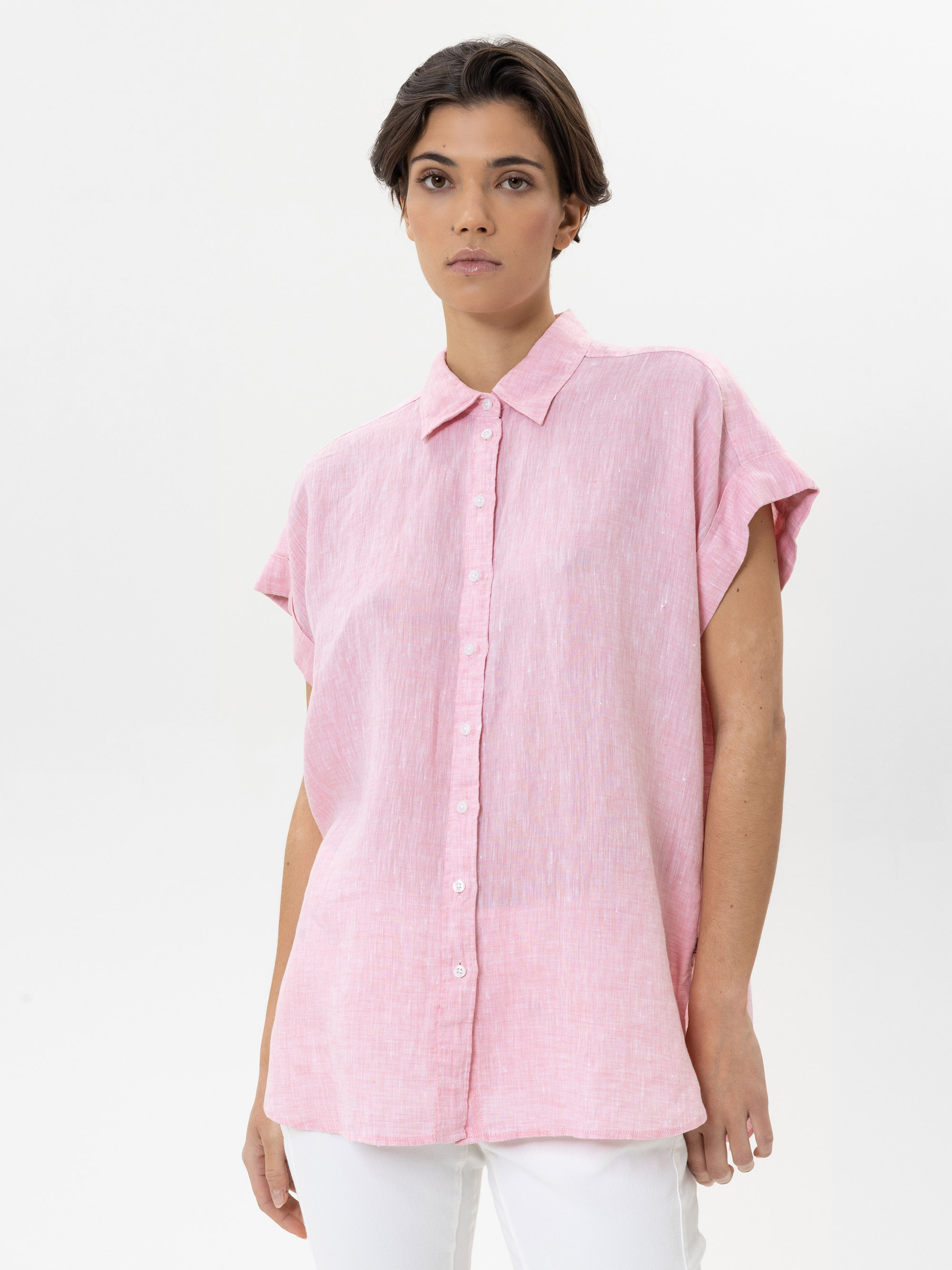 Modell  Lenora Kurzarm Bluse aus Leinen