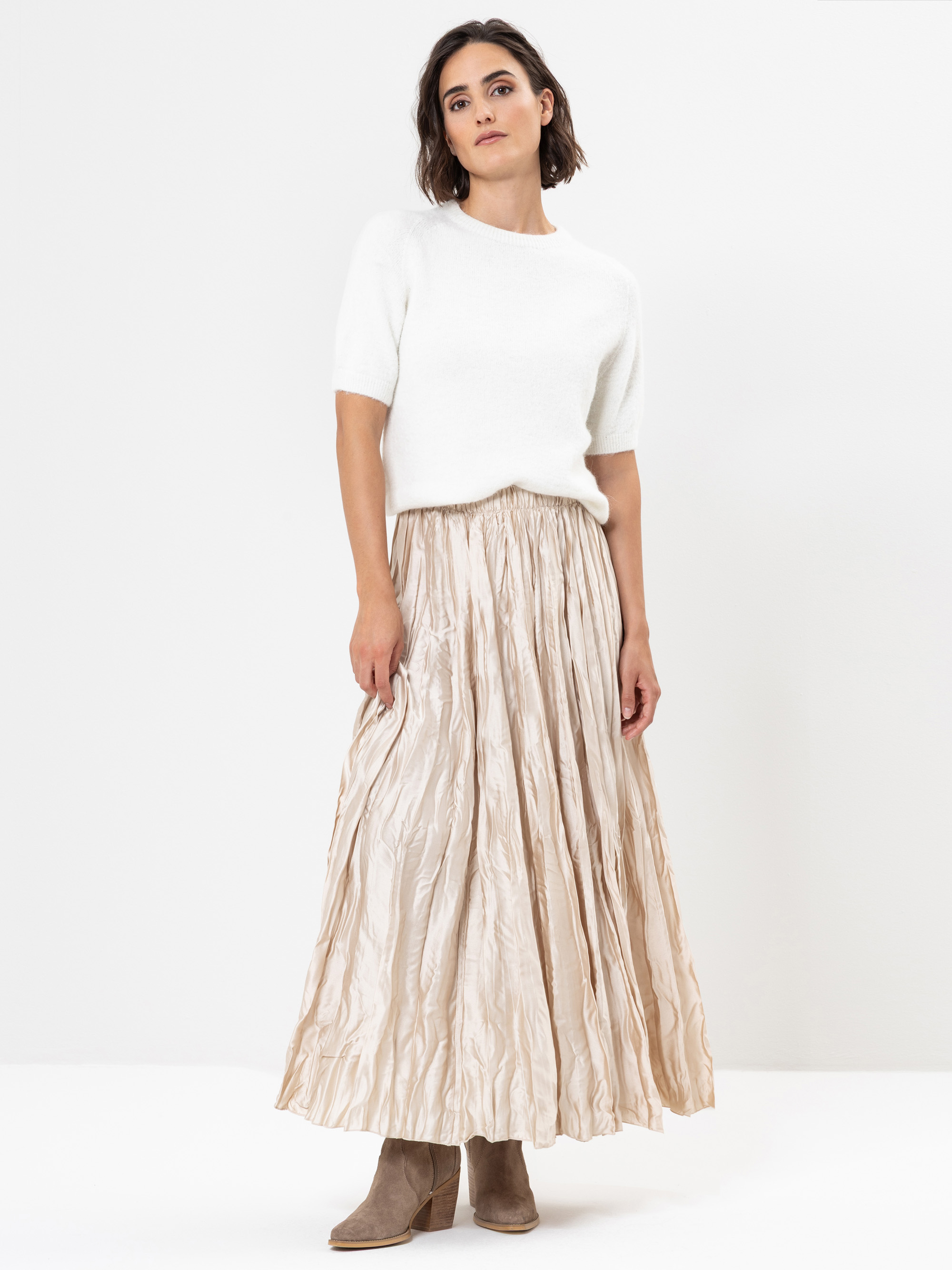 Modell Emira Rock mit Crinkle Effekt