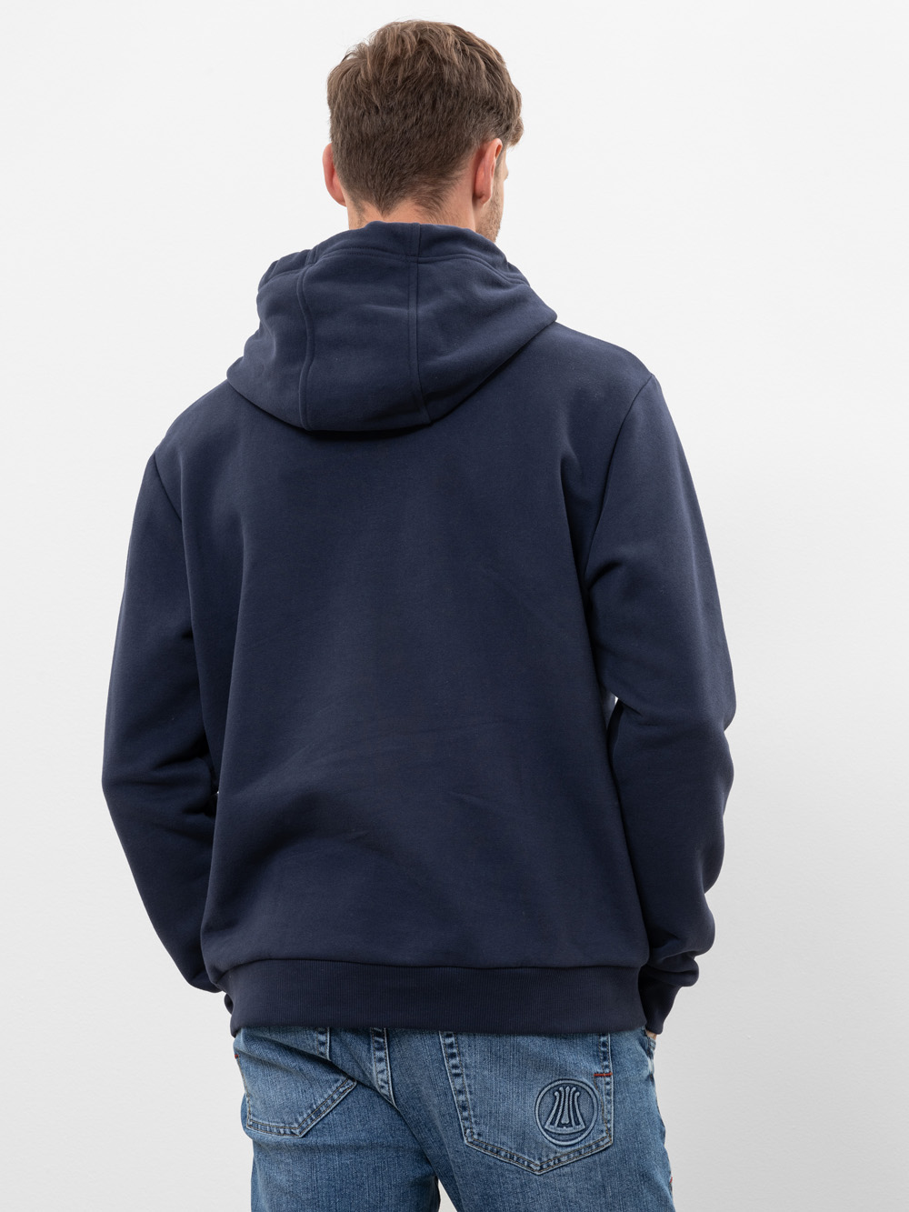 Modell Dale Hoodie