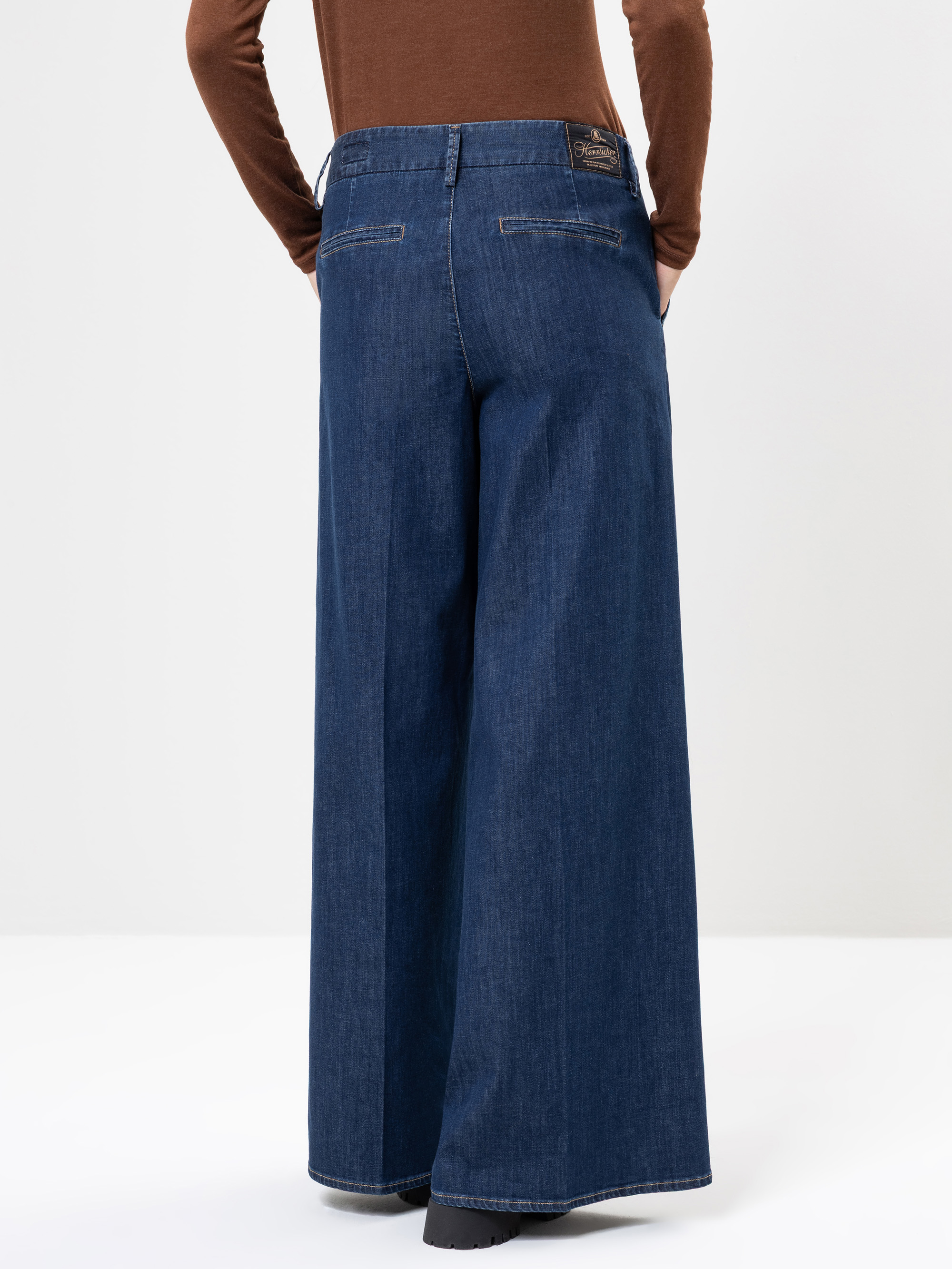 Modell Lovely Palazzo Jeans mit recycelter Baumwolle