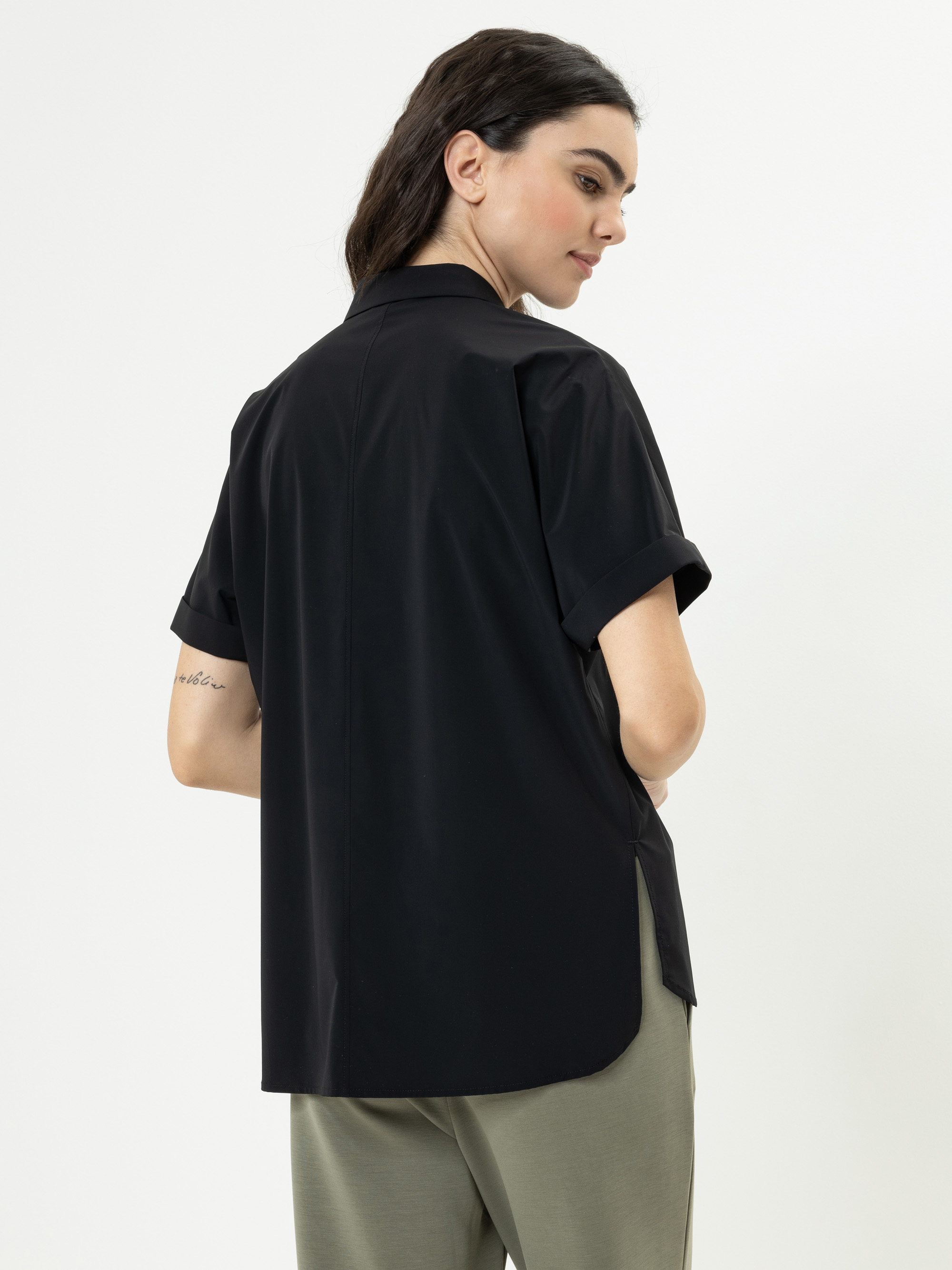 Modell Sarya Kurzarmbluse