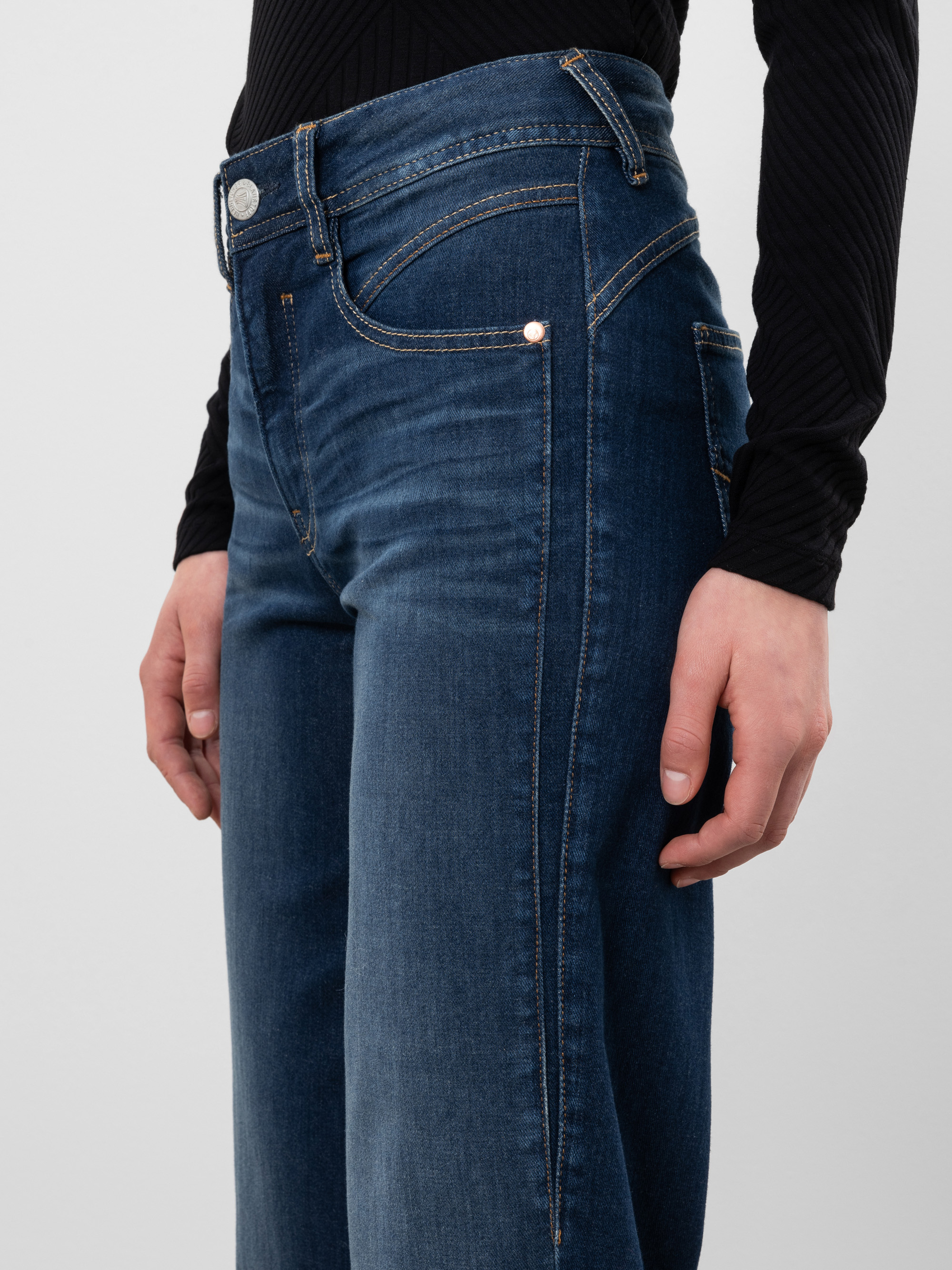 Modell Gila Sailor Long Jeans mit Cashmere Touch und Bio-Baumwolle