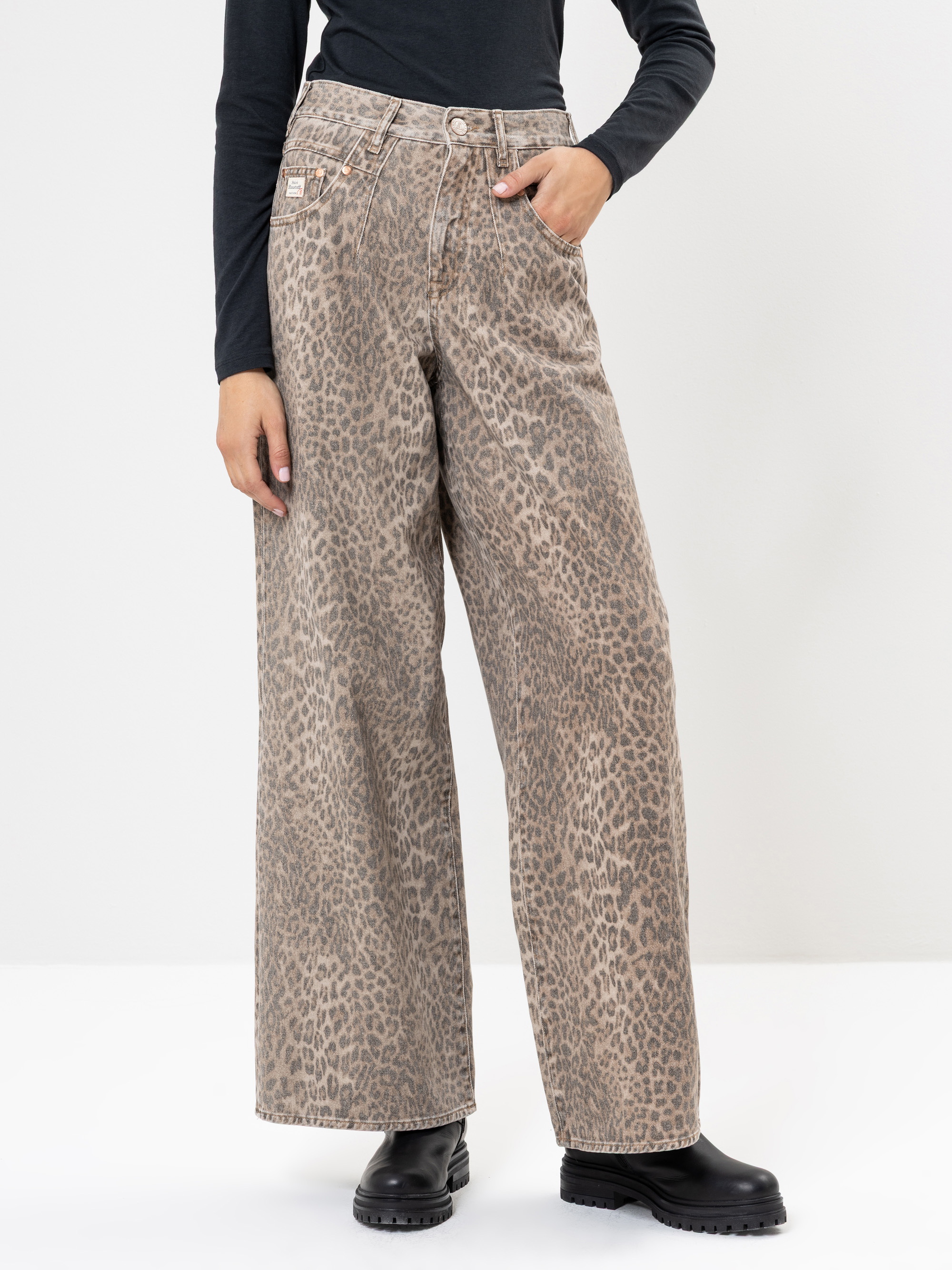 Modell Brooke Wide Jeans