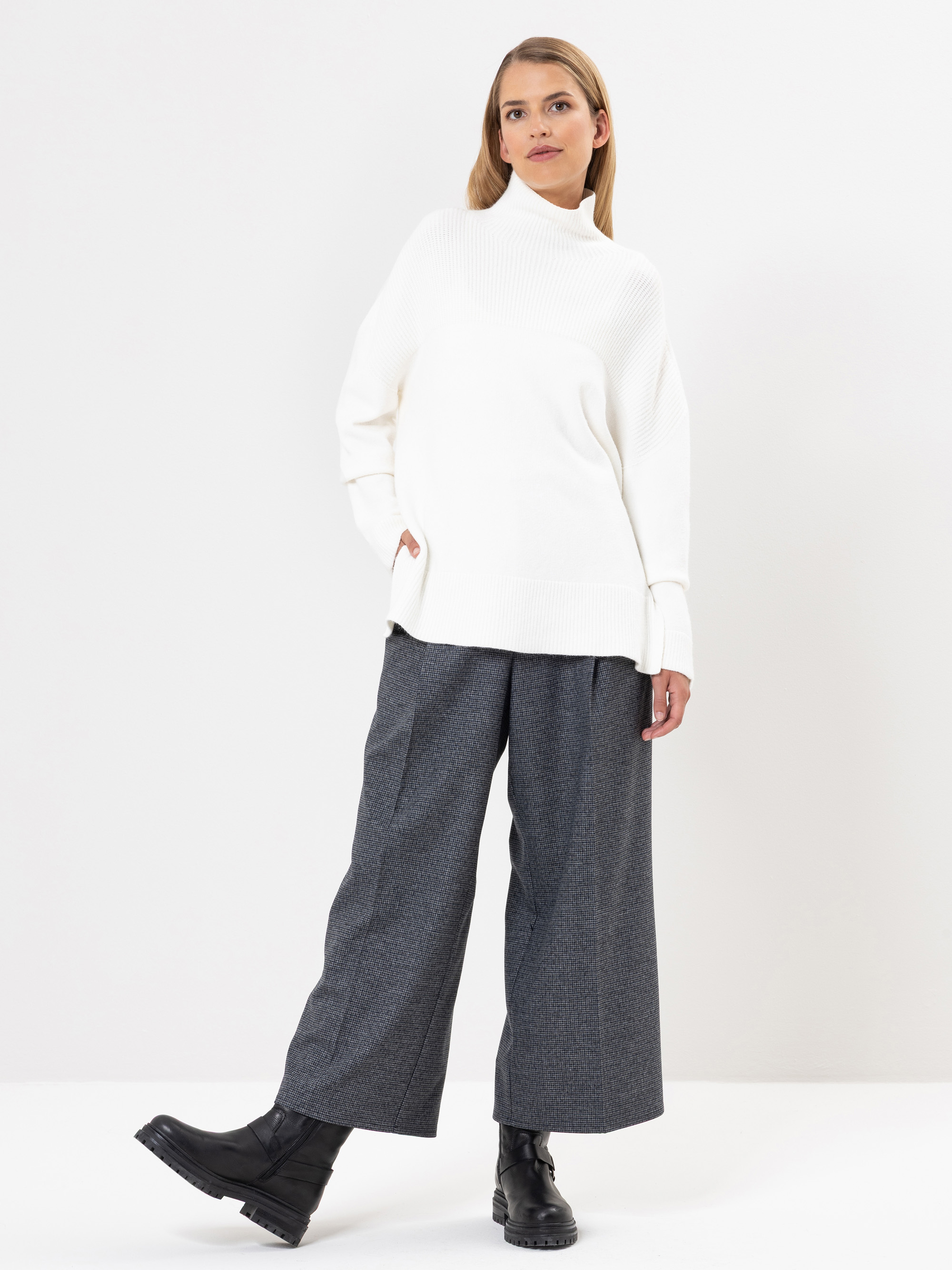 Modell Lucina Strickpullover