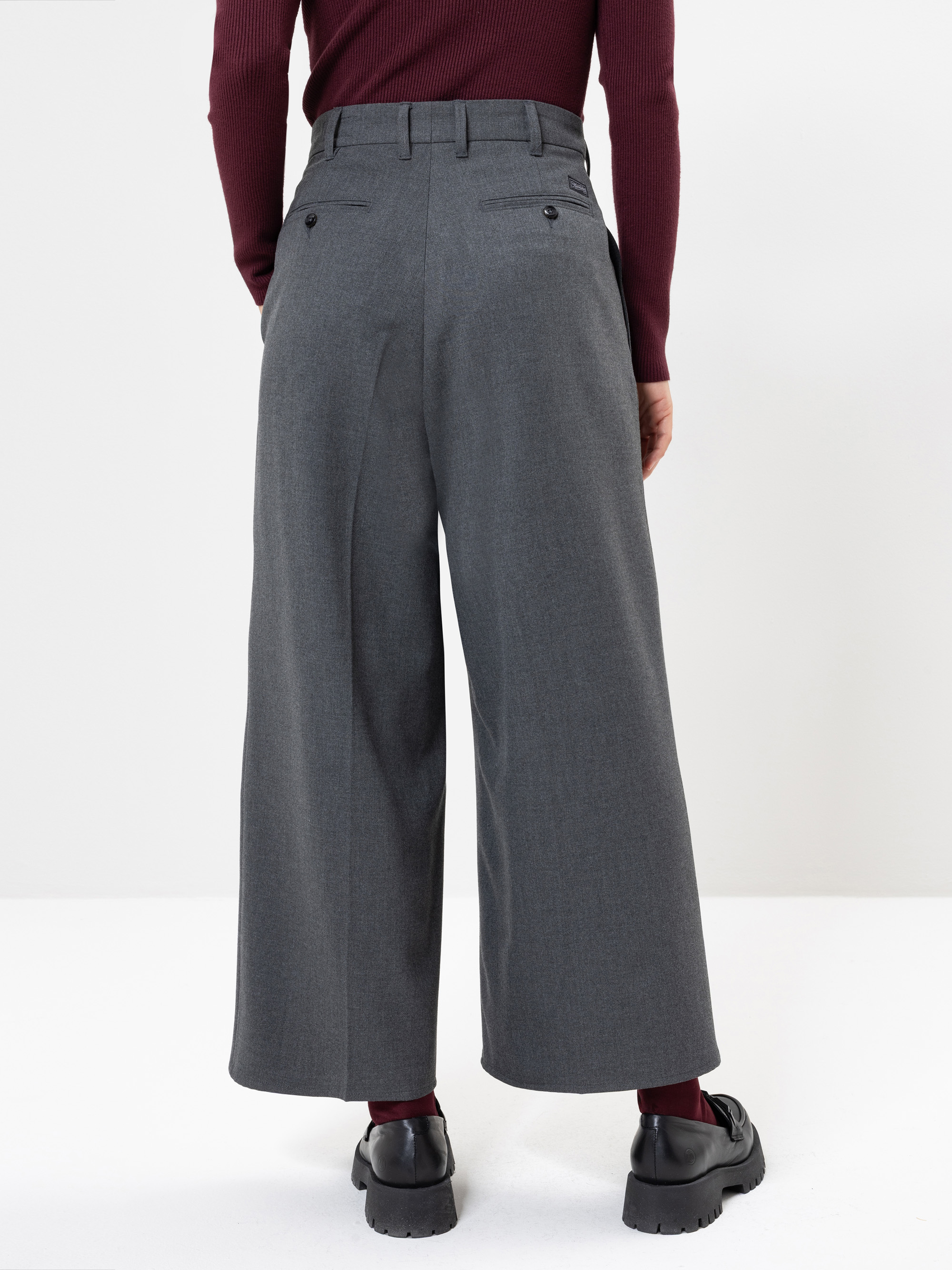 Modell Narzissa Bundfaltenhose