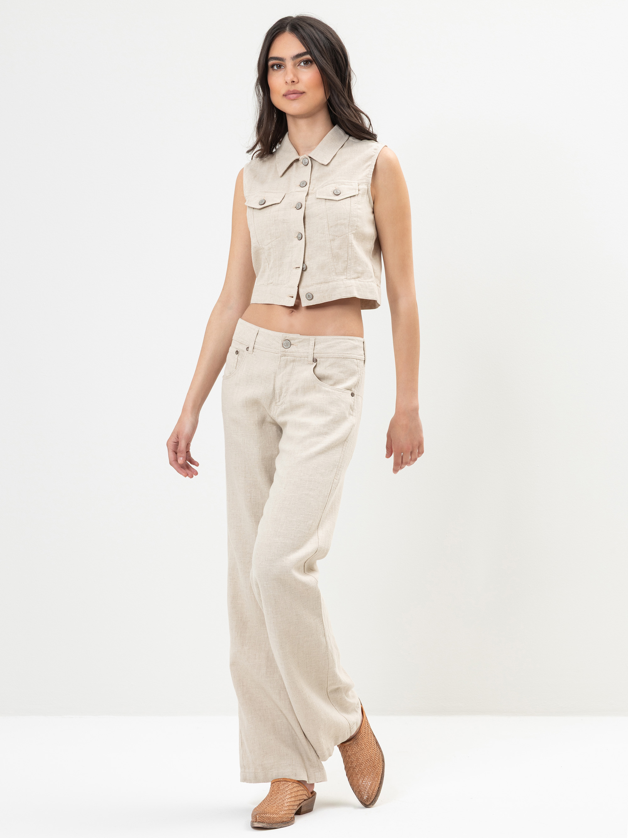 Modell Binie Weste aus Leinen und Baumwolle
