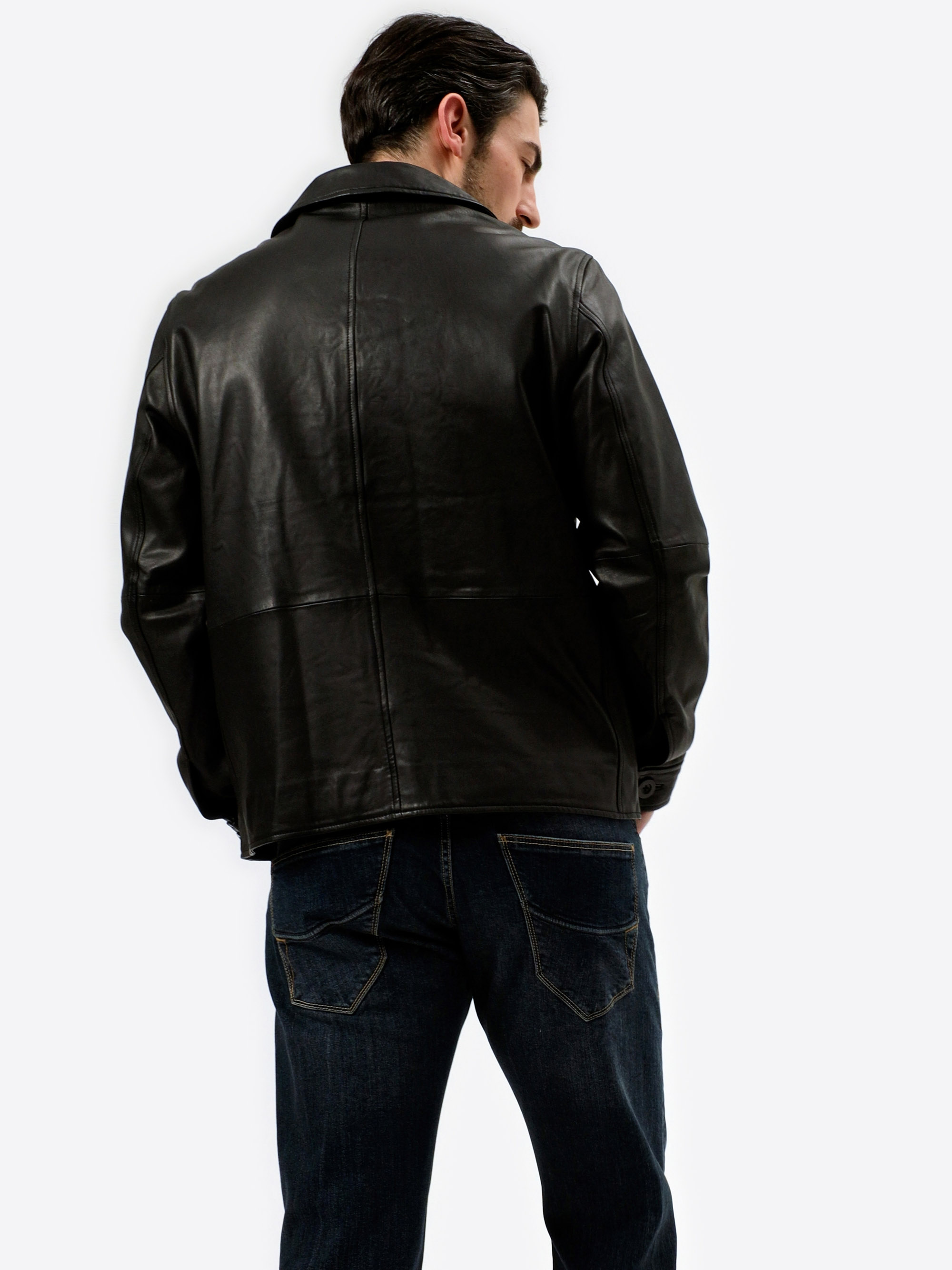 Modell  Leroy Lederjacke